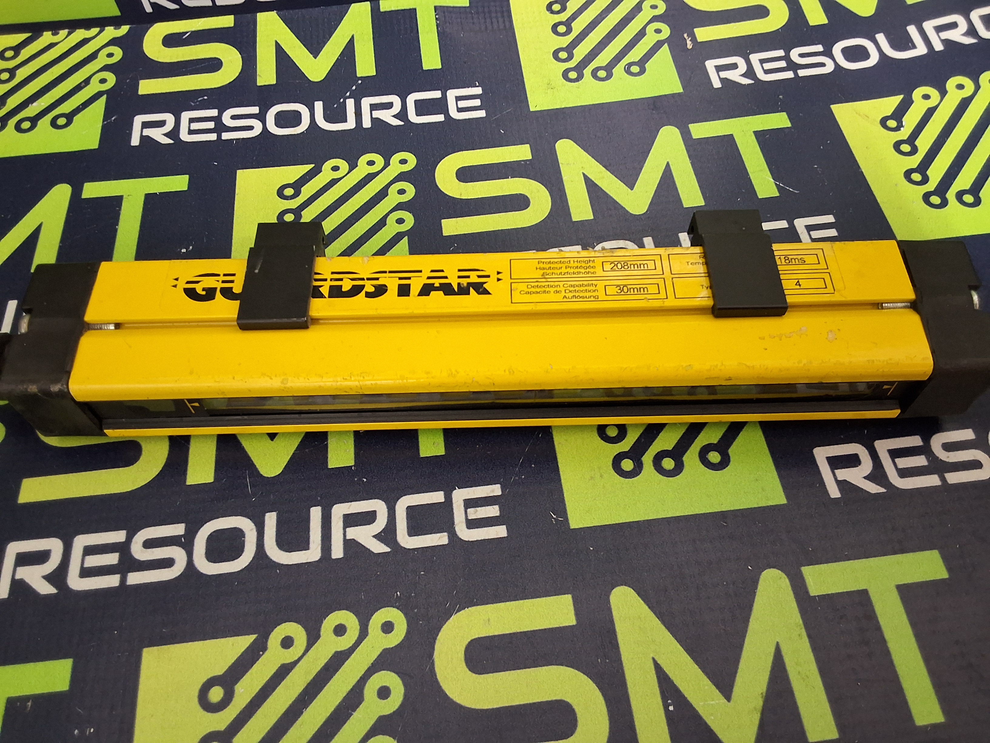 Used GUARDSTAR BS0230R SAFETY LIGHT CURTAIN RECEIVER 208mm 24VDC 