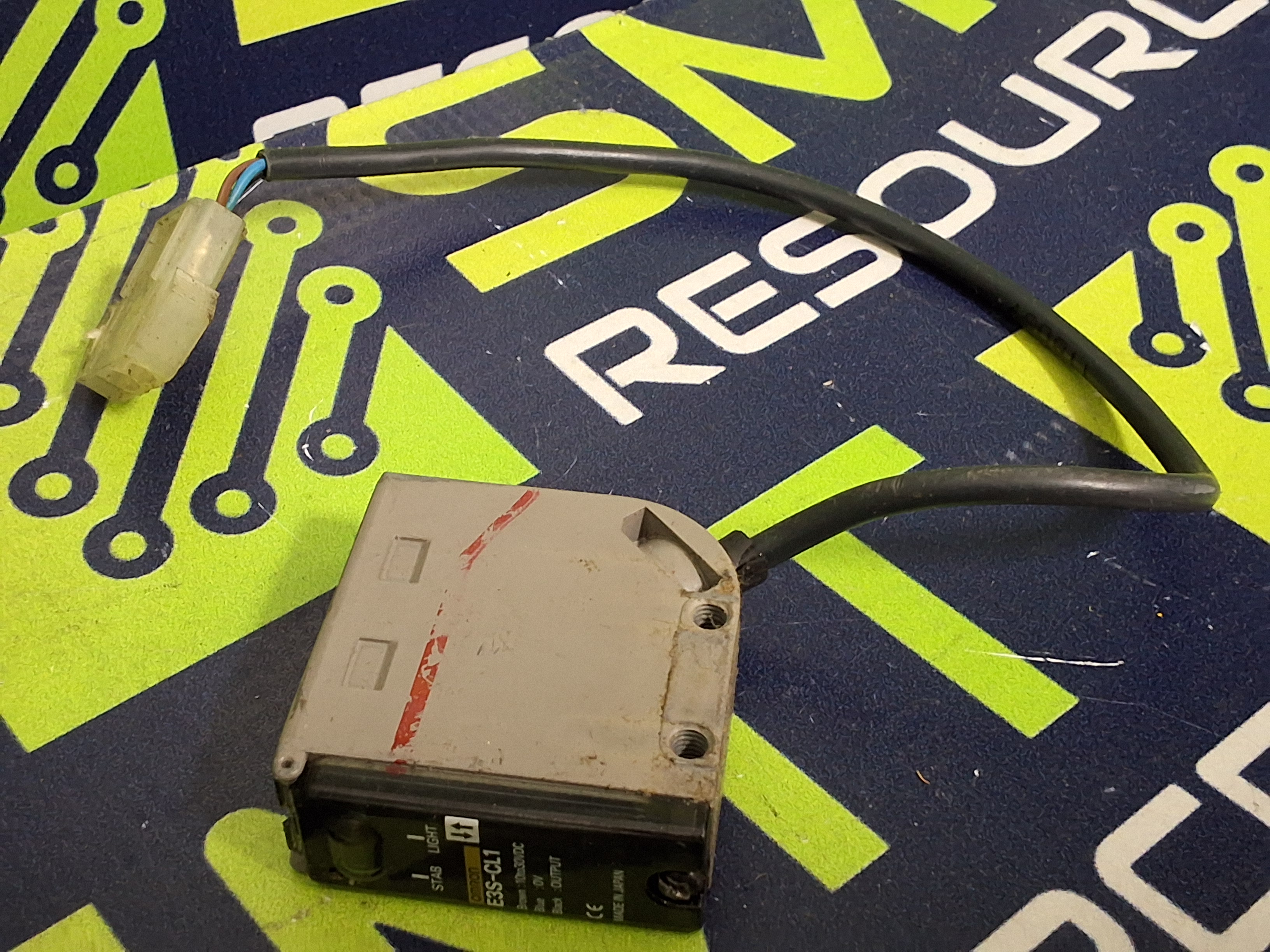 Used OMRON E3S-CL1 PHOTOELECTRIC SENSOR 10-30VDC