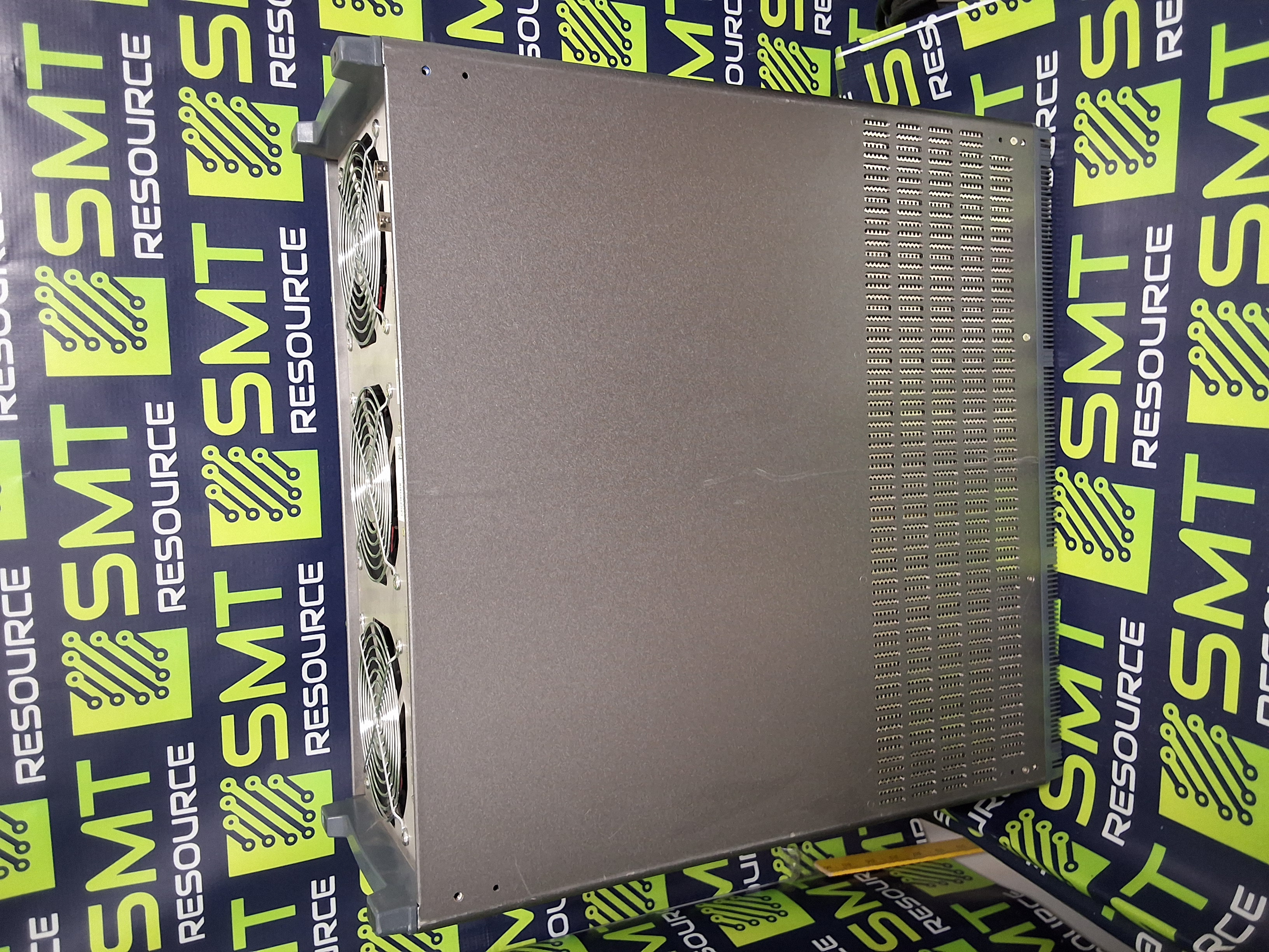 Used KEYSIGHT PXIe CHASSIS M9018B ADVANCED SWITCH FABRIC 18-SLOT 220/240V 1300W