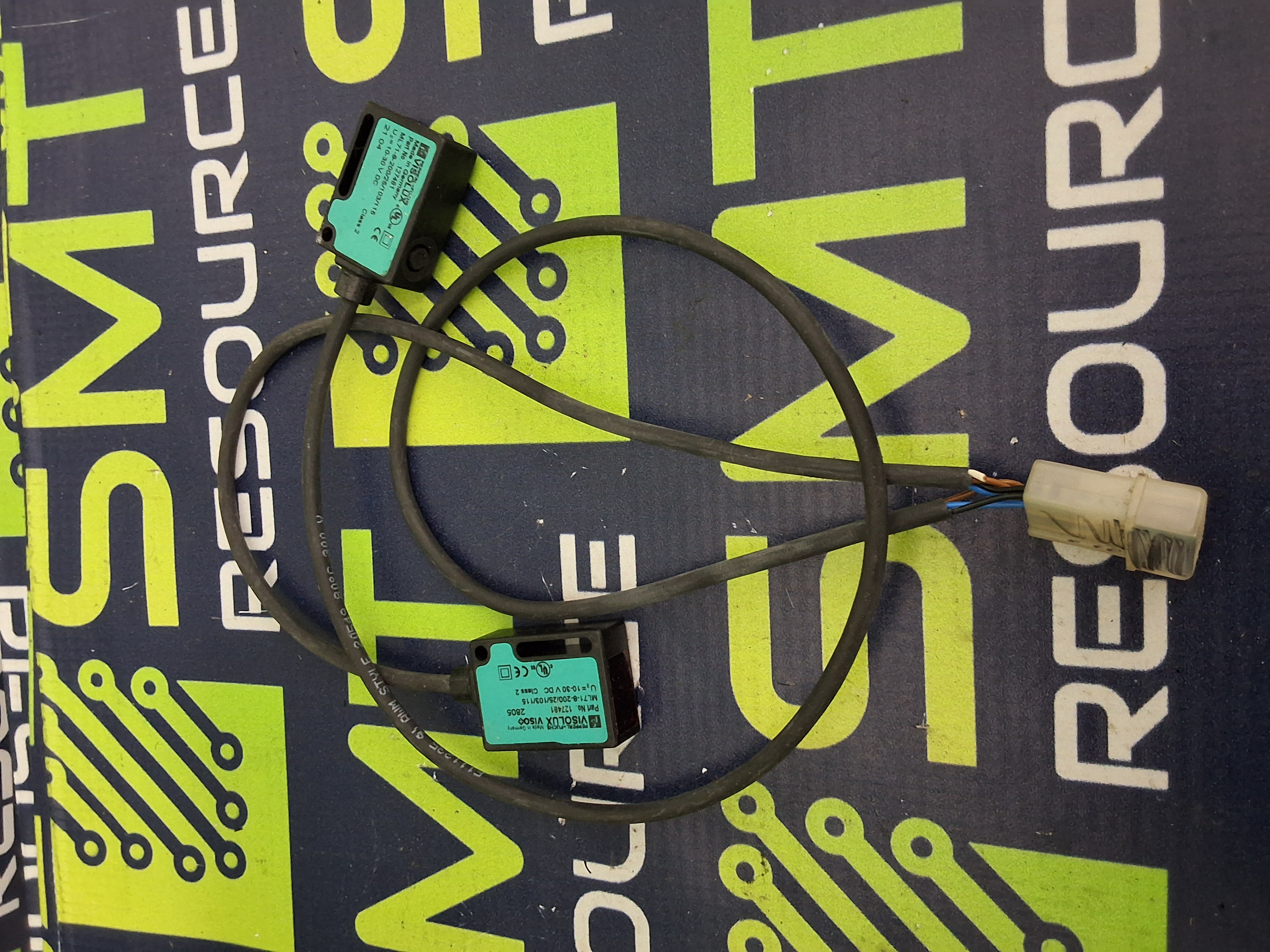 Used PEPPERL & FUCHS ML71-8-200/25/103/115 PHOTOELECTRIC SENSOR 127481 / ML71820025103115