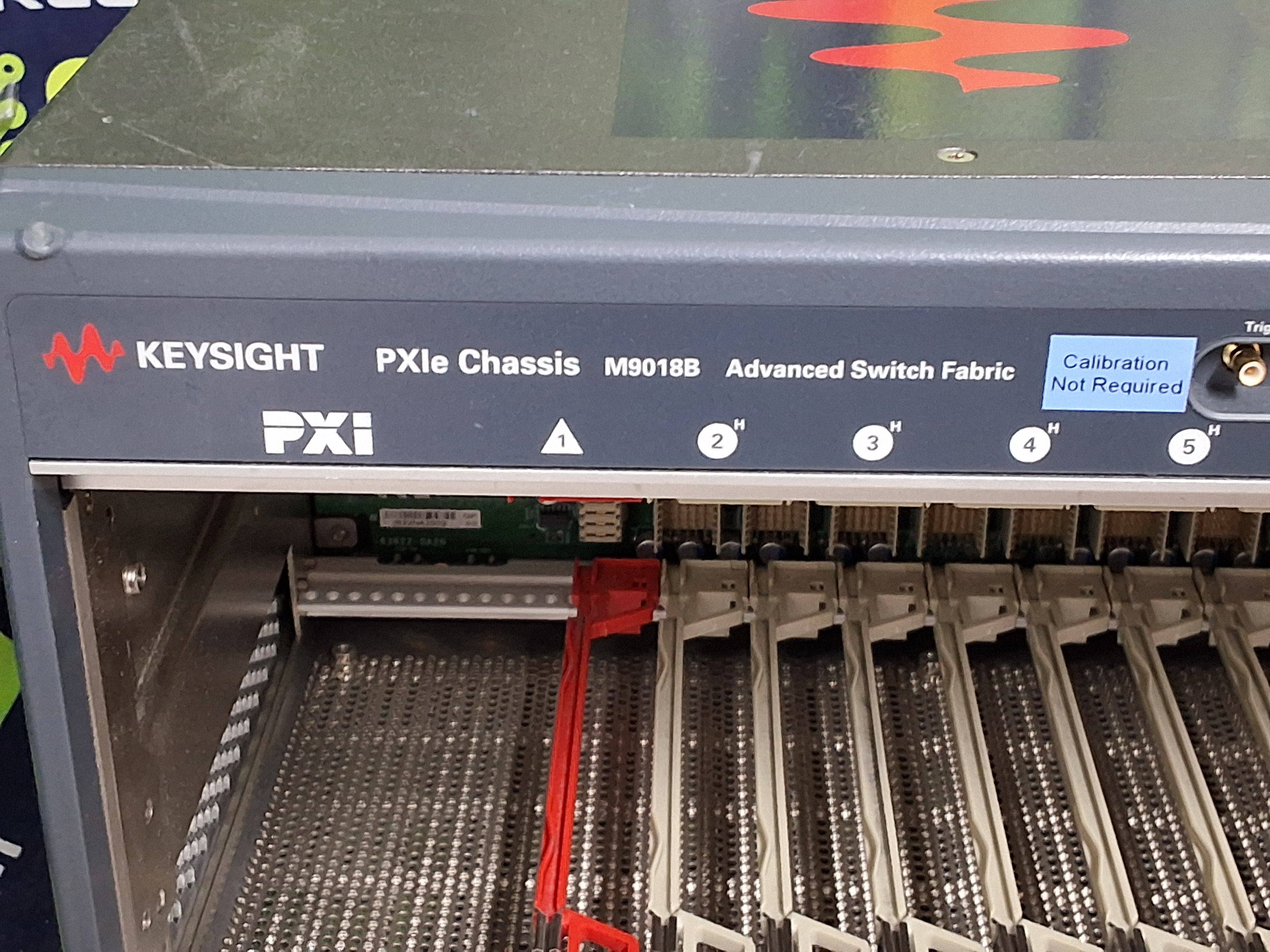 Used KEYSIGHT PXIe CHASSIS M9018B ADVANCED SWITCH FABRIC 18-SLOT 220/240V 1300W