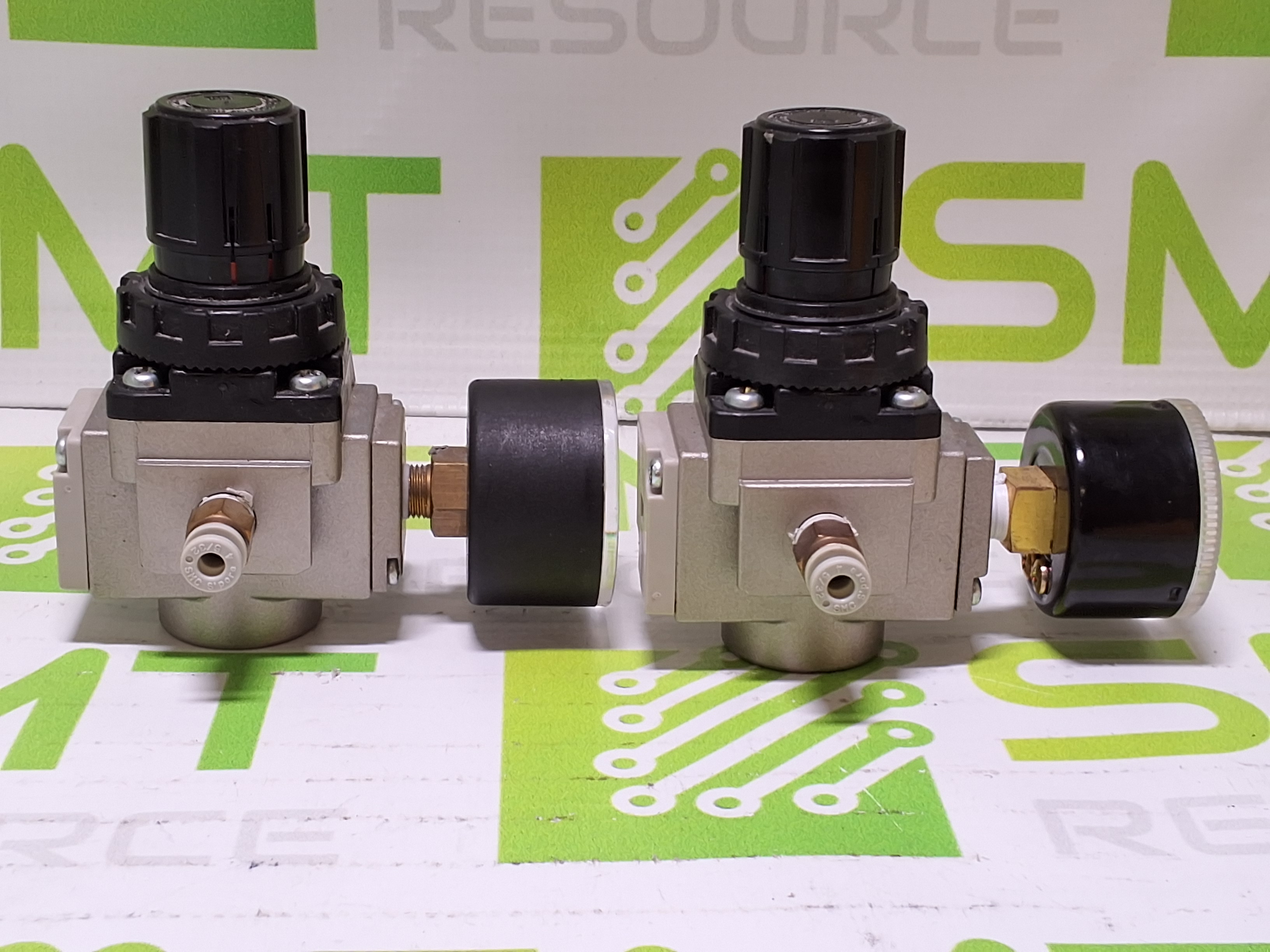 Used SMC AR20-01 PNEUMATIC REGULATOR W/ PRESSURE GAUGE
