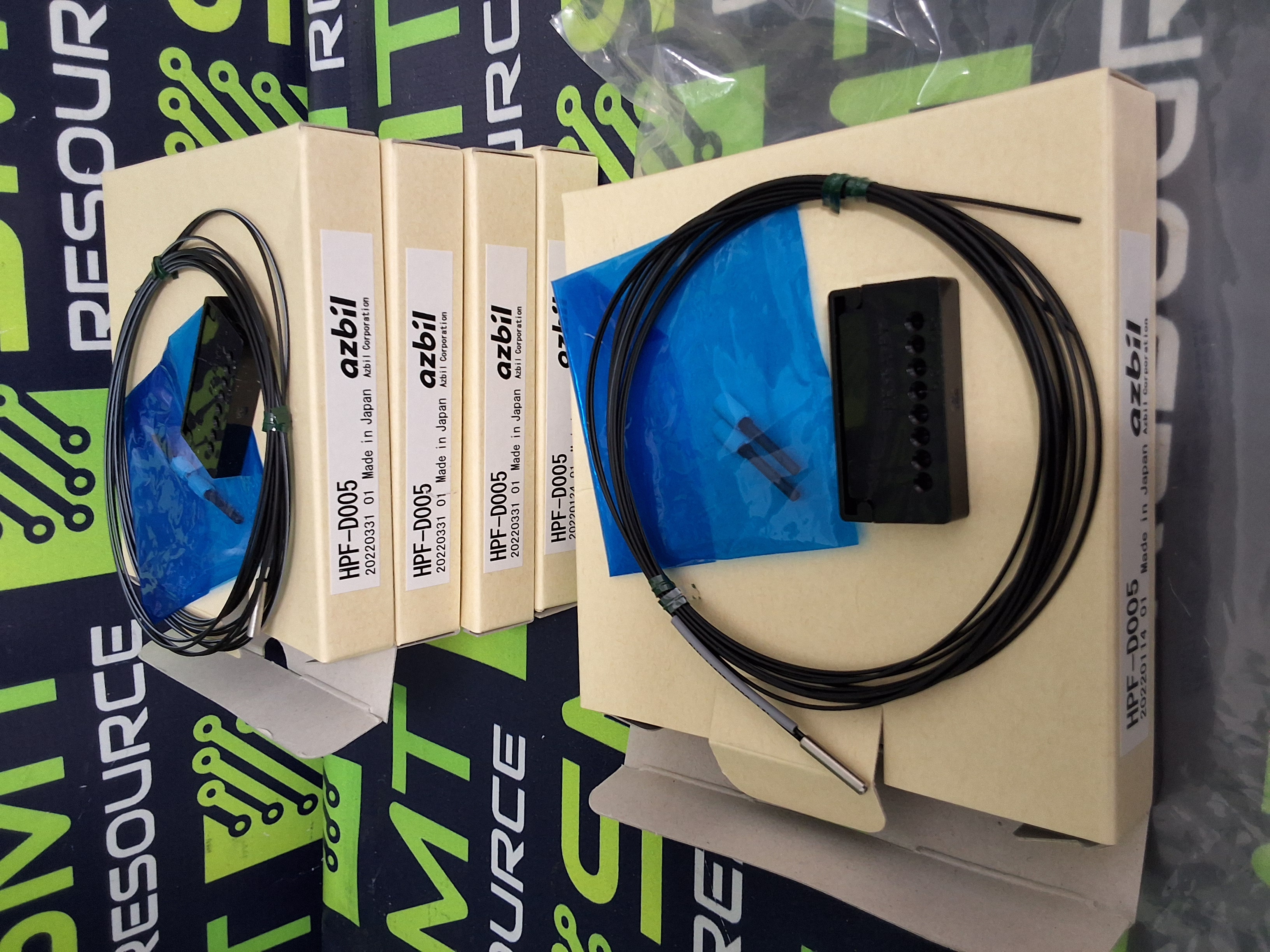 AZBIL HPF-D005 DIFFUSE-SCAN FIBER-OPTIC PHOTOELECTRIC SENSOR UNIT - BRAND NEW