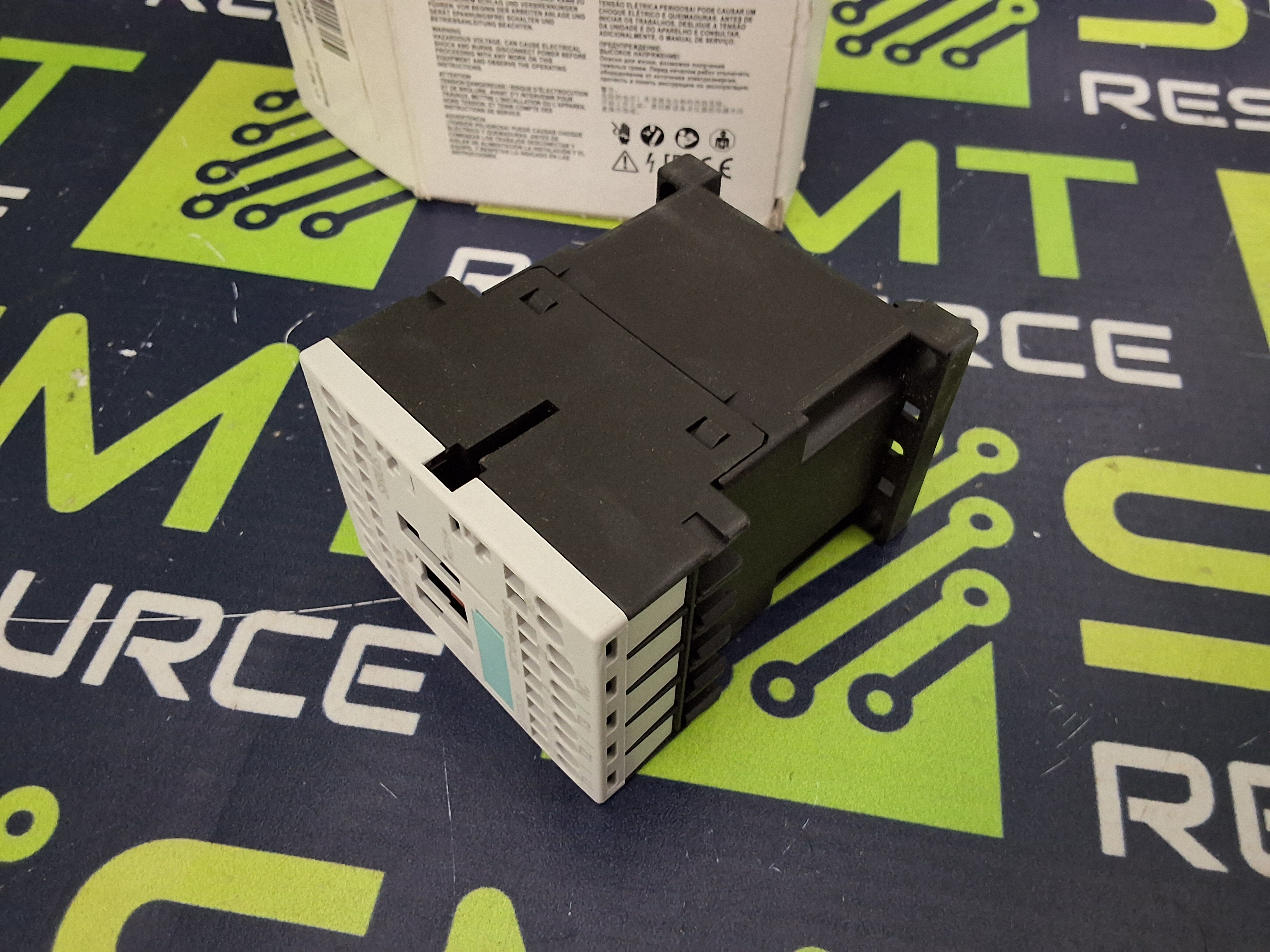 SIEMENS 3RT1016-2BB42 CONTACTOR 3-POLE 9A 400V 4kW - BRAND NEW