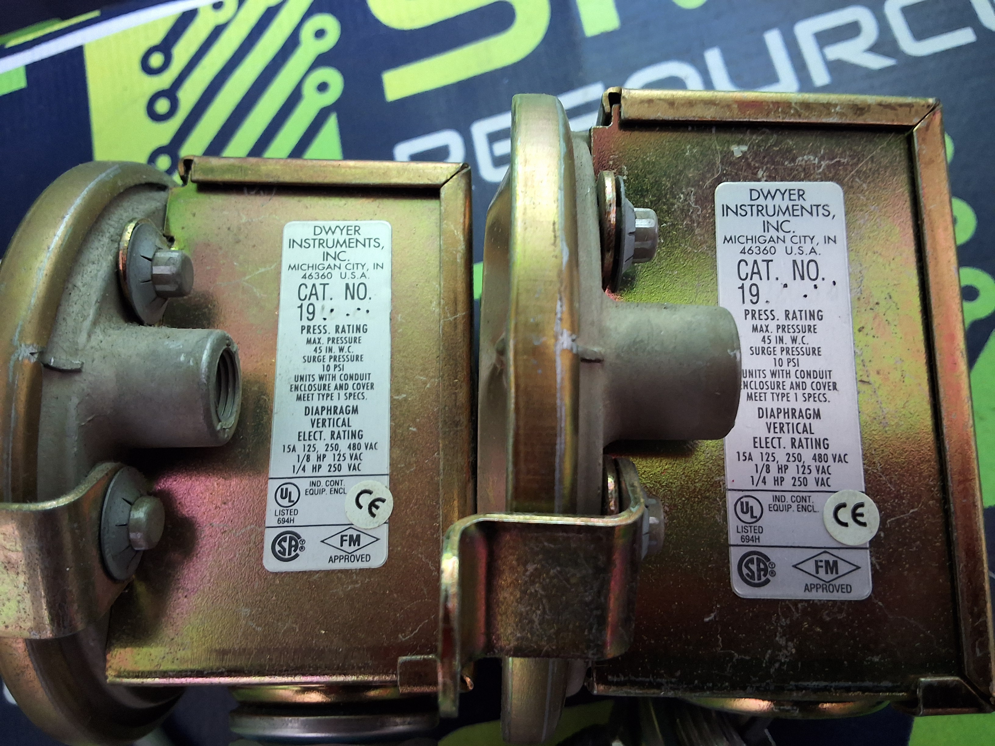 Used DWYER 1910-0 PRESSURE SWITCH - LOT OF 2 -