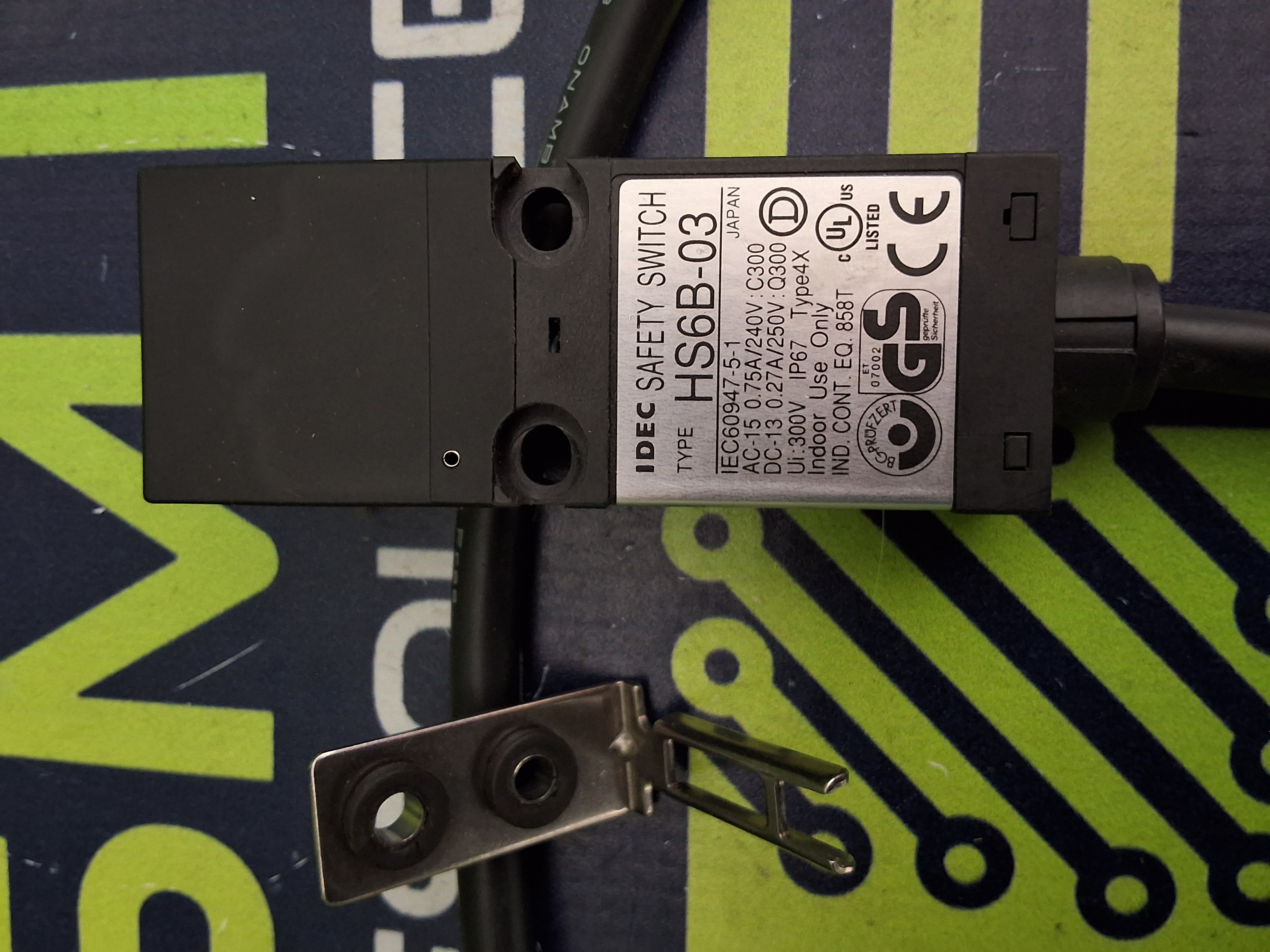 Used IDEC HS6B-03 SAFETY INTERLOCK SWITCH WITH KEY