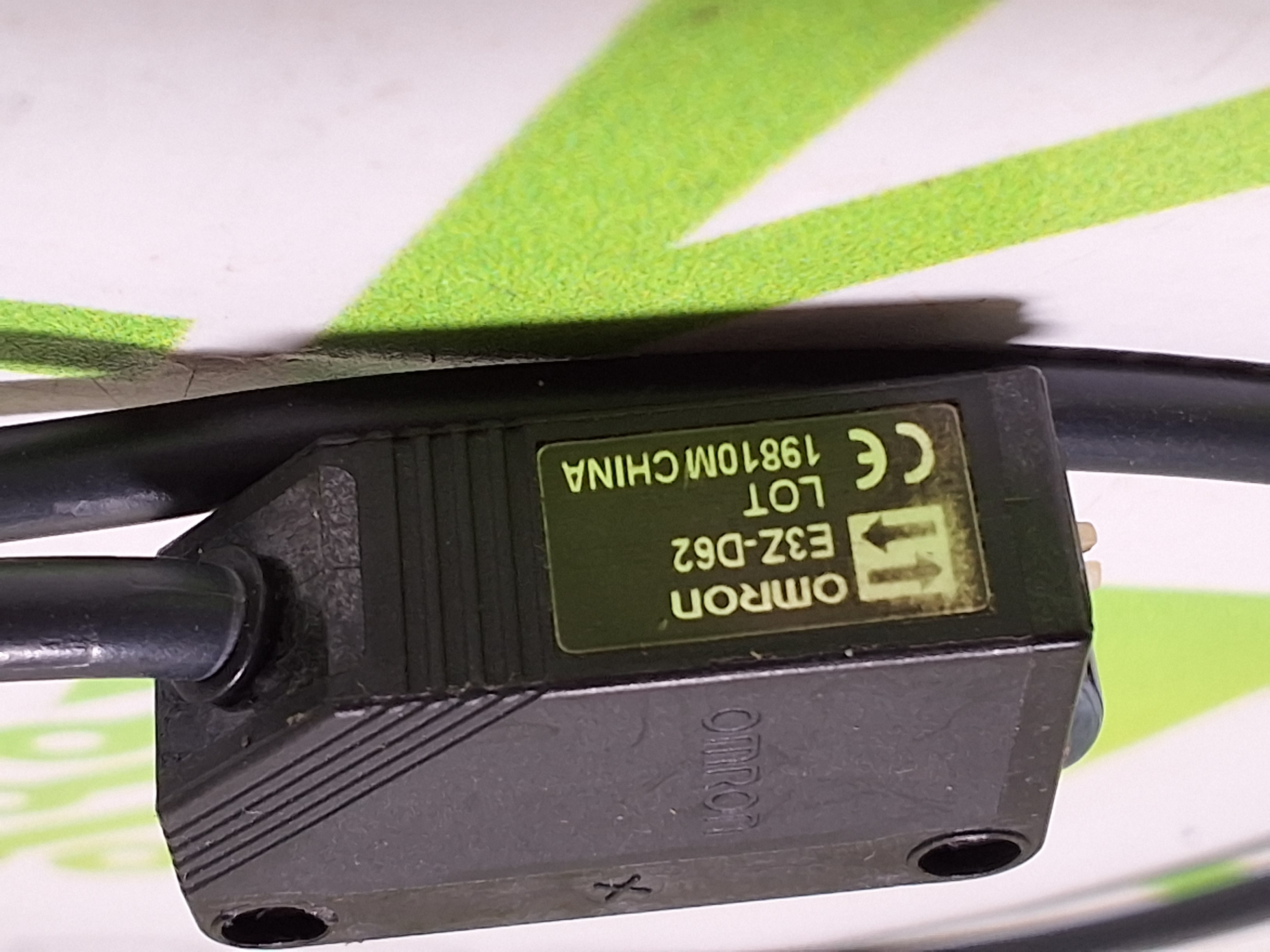 Used OMRON E3Z-D62 PHOTOELECTRIC SENSOR SWITCH