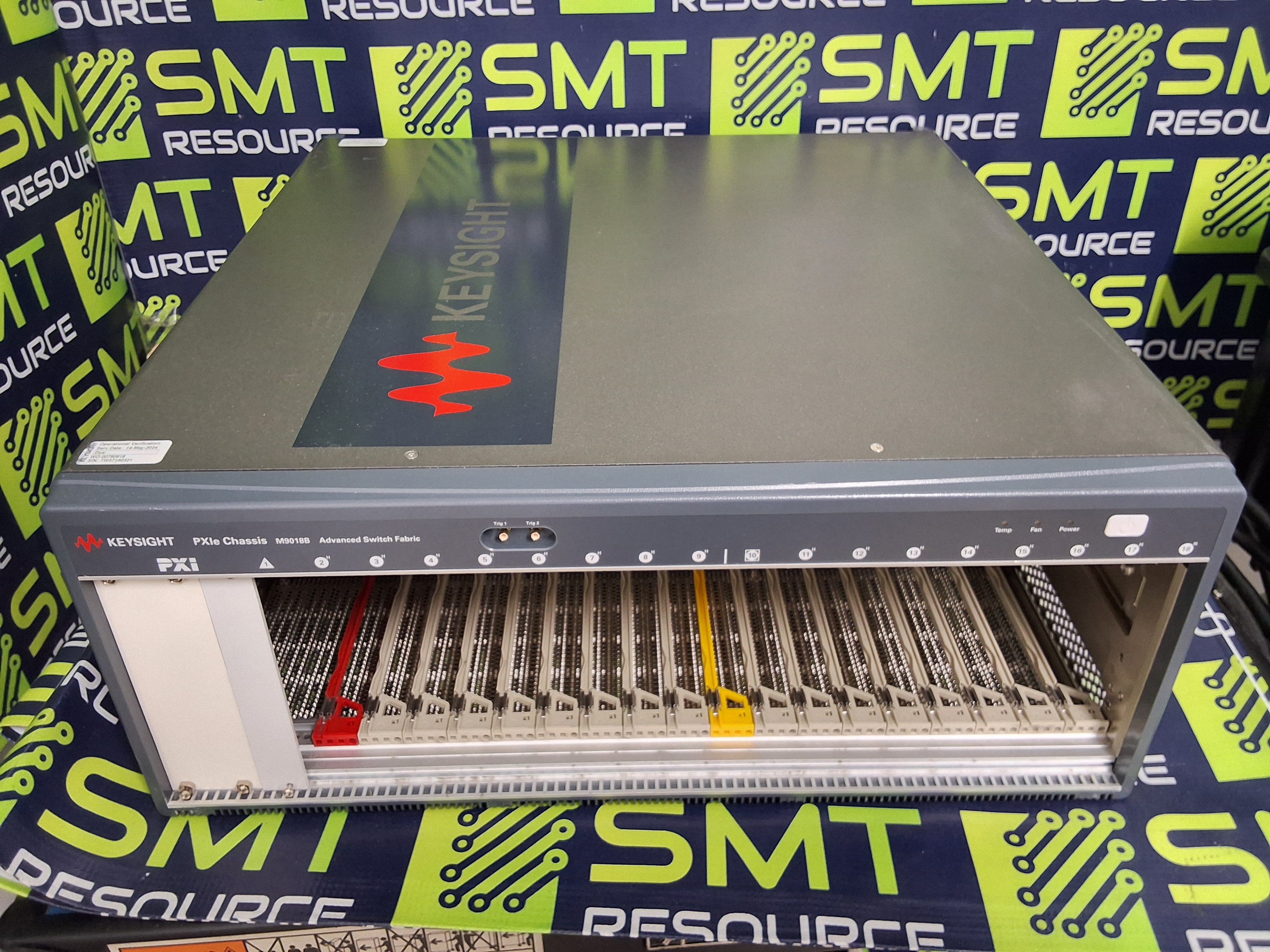 Used KEYSIGHT PXIe CHASSIS M9018B ADVANCED SWITCH FABRIC 18-SLOT 220/240V 1300W