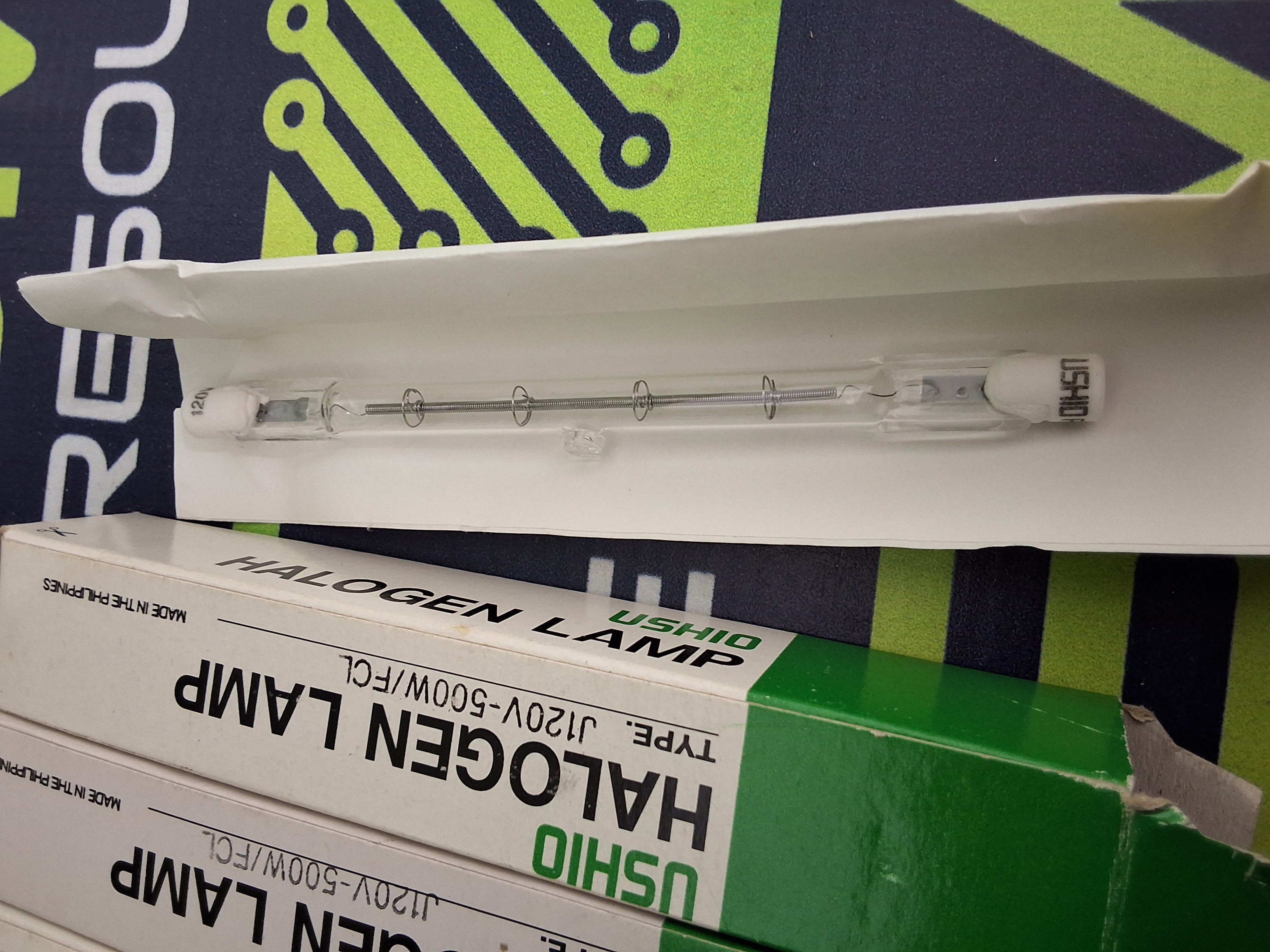 USHIO J120V-500W/FCL HALOGEN LIGHT BULB 500W 12V - LOT OF 4 - BRAND NEW