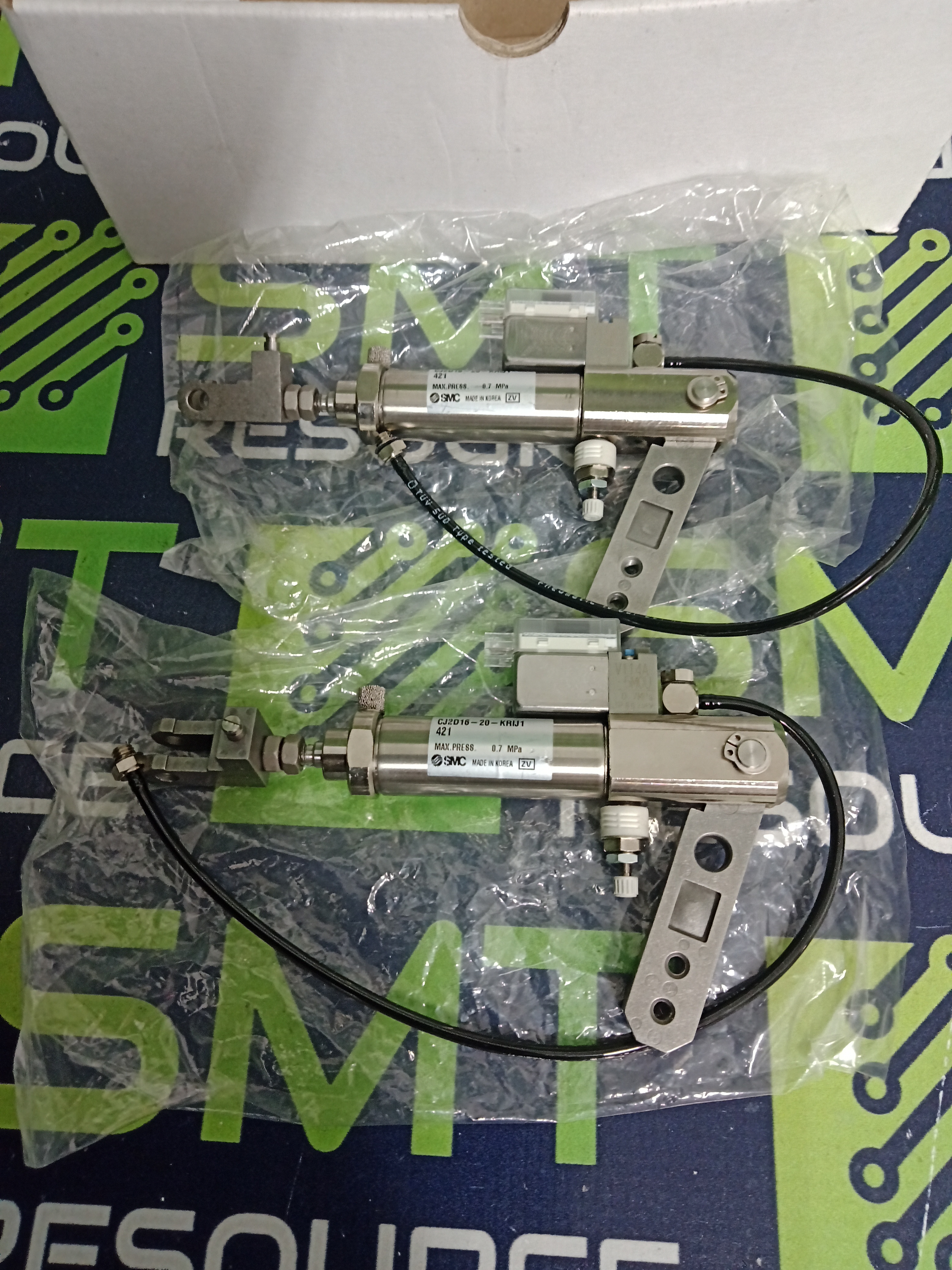 Used SMC CJ2D16-20-KJIJ1421 PNEUMATIC CYLINDER
