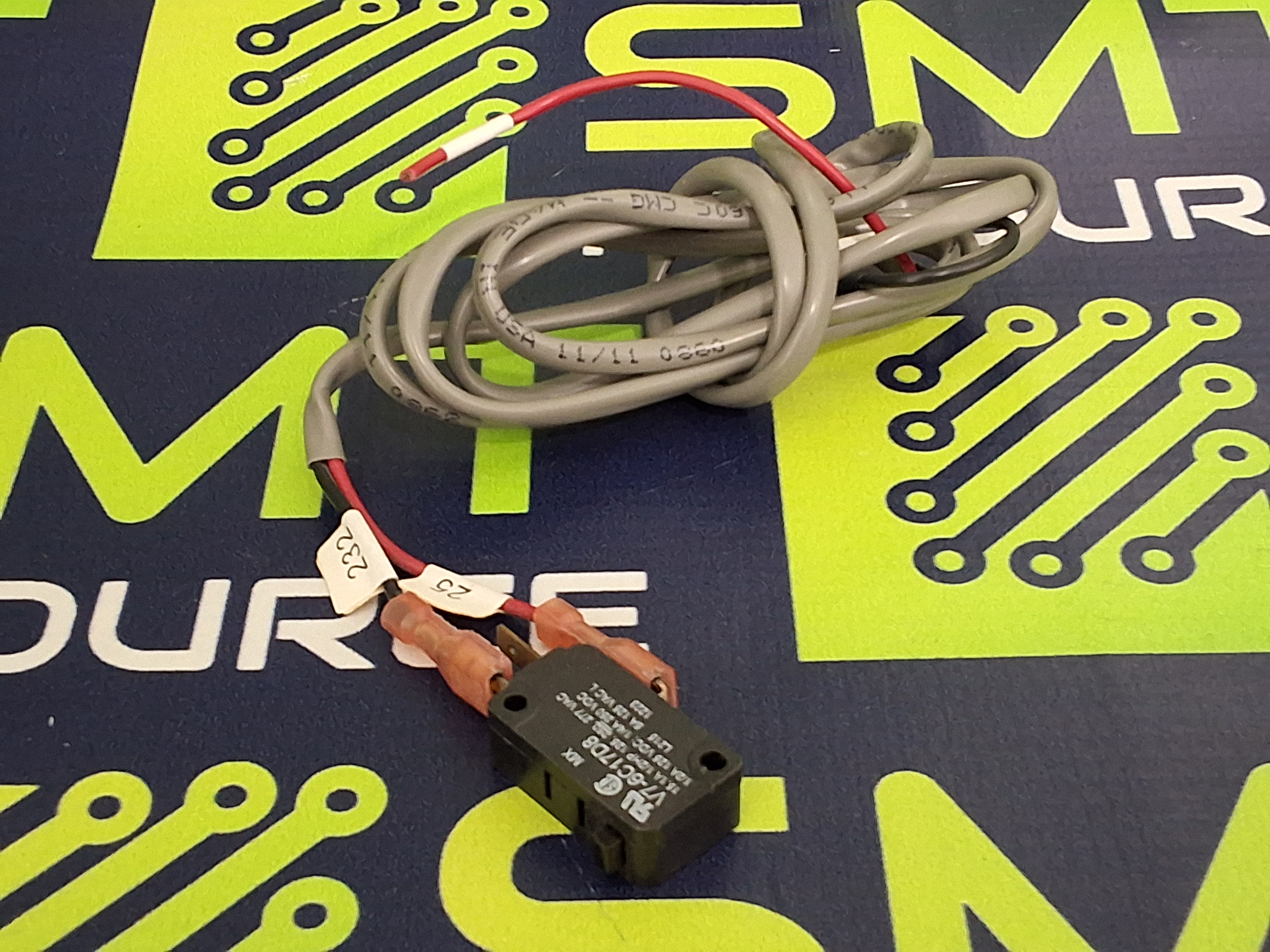 Used HONEYWELL V7-6C17D8 SNAP-ACTION MICROSWITCH WITH CABLE