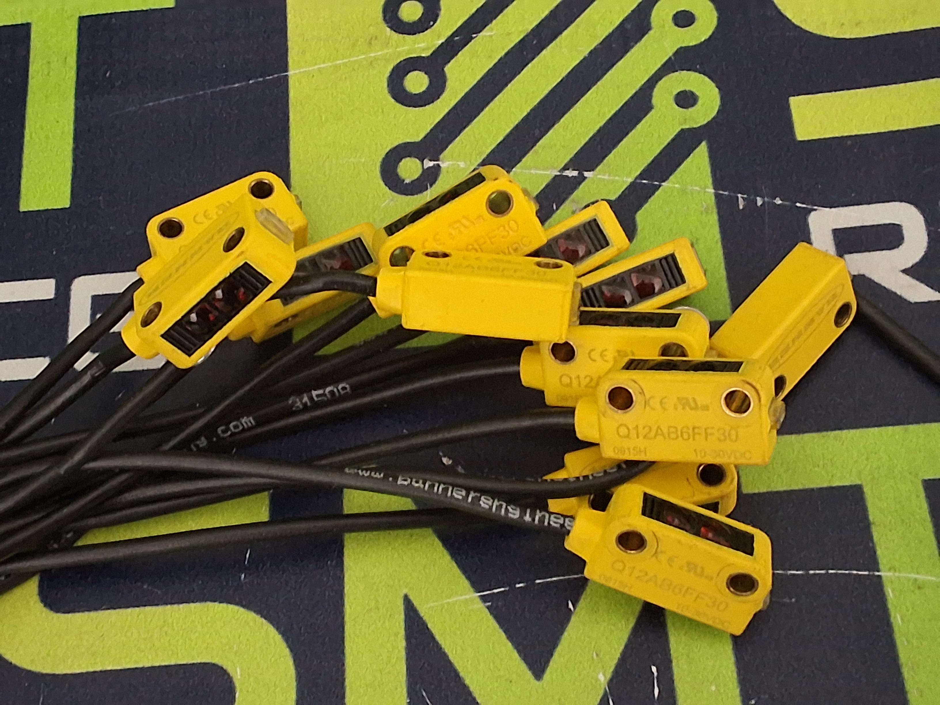 Used BANNER Q12AB6FF30 PROXIMITY SENSOR 10-30VDC - LOT OF 2 UNITS -