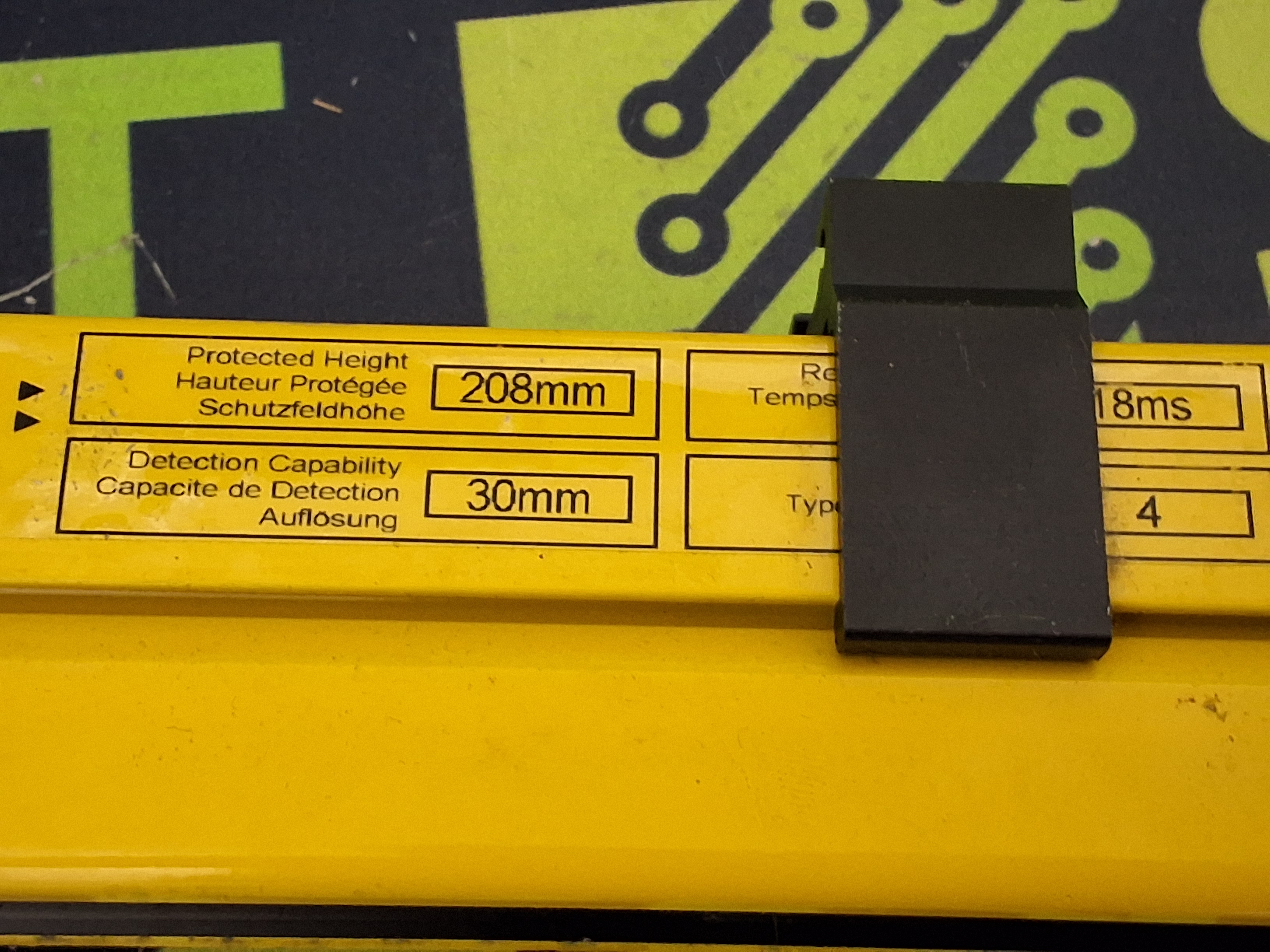 Used GUARDSTAR B0230E SAFETY LIGHT CURTAIN RECEIVER 208mm 24VDC