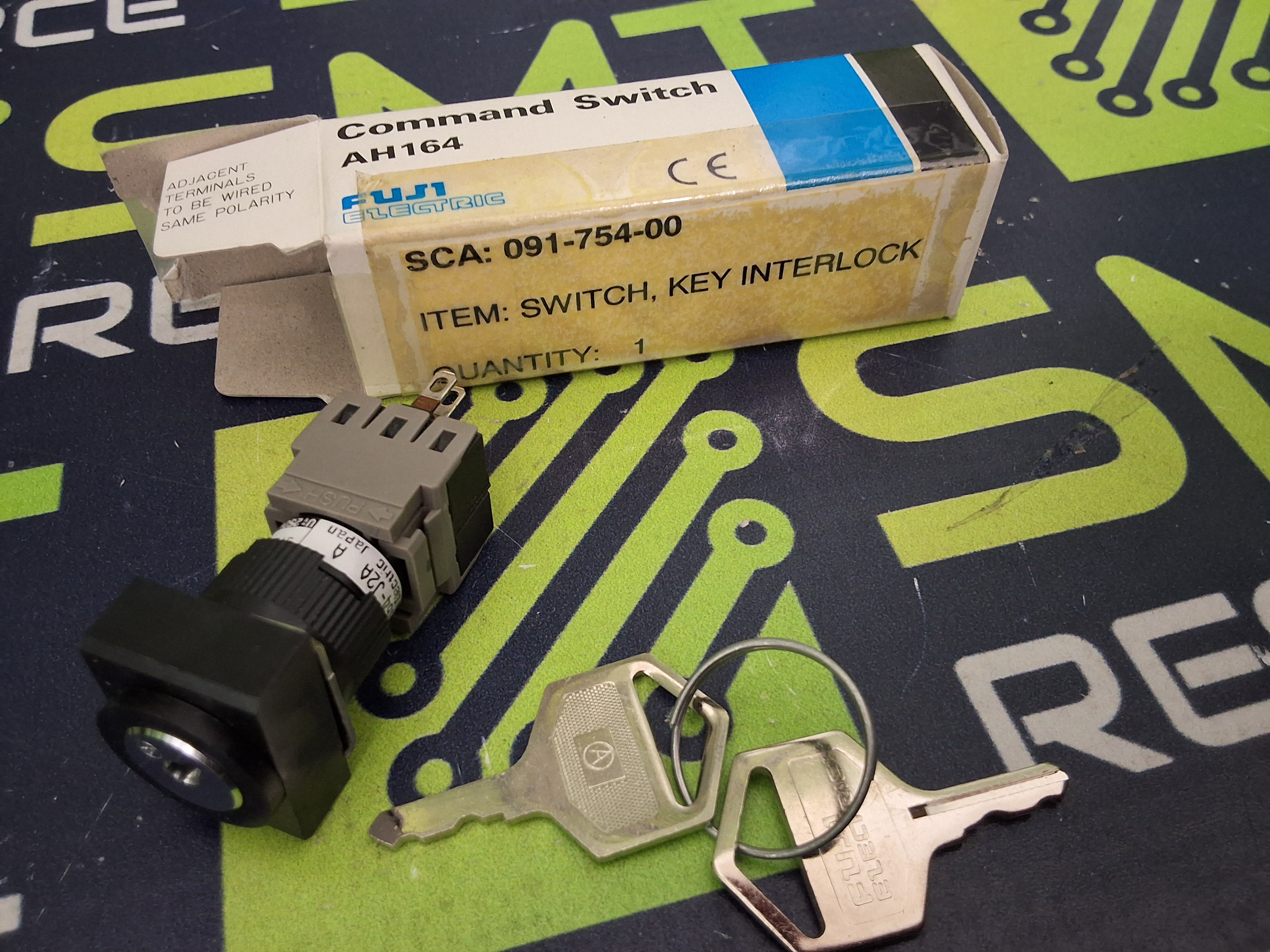 FUJI ELECTRIC AH164-J2A11A KEY INTERLOCK COMMAND SWITCH - BRAND NEW