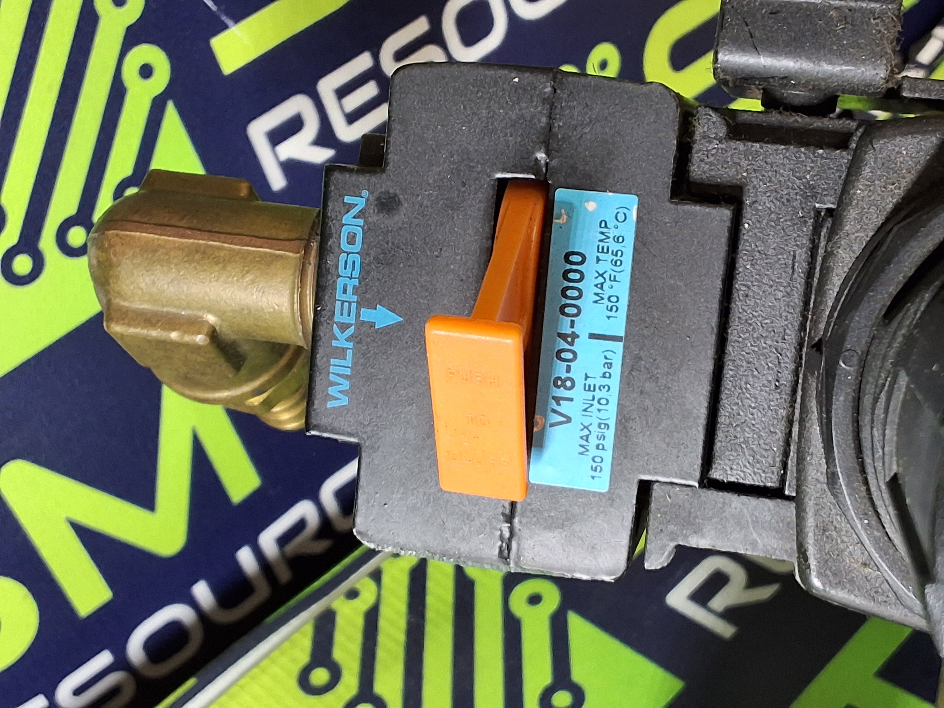 Used WILKERSON M18-04-CK00 VALVE ASSEMBLY M18-04-FK00