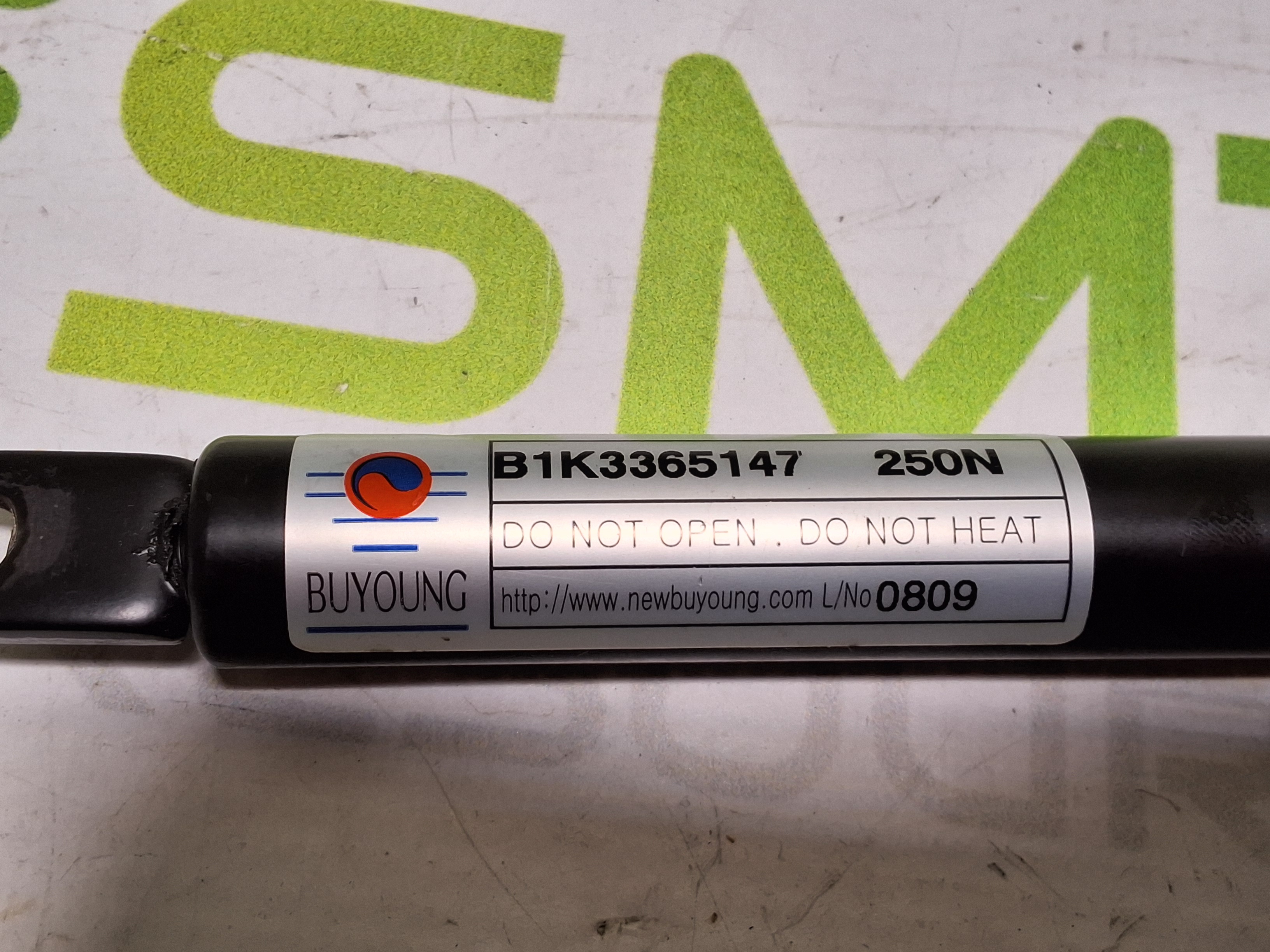 Used BUYOUNG B1K3365147 250N GAS SPRING