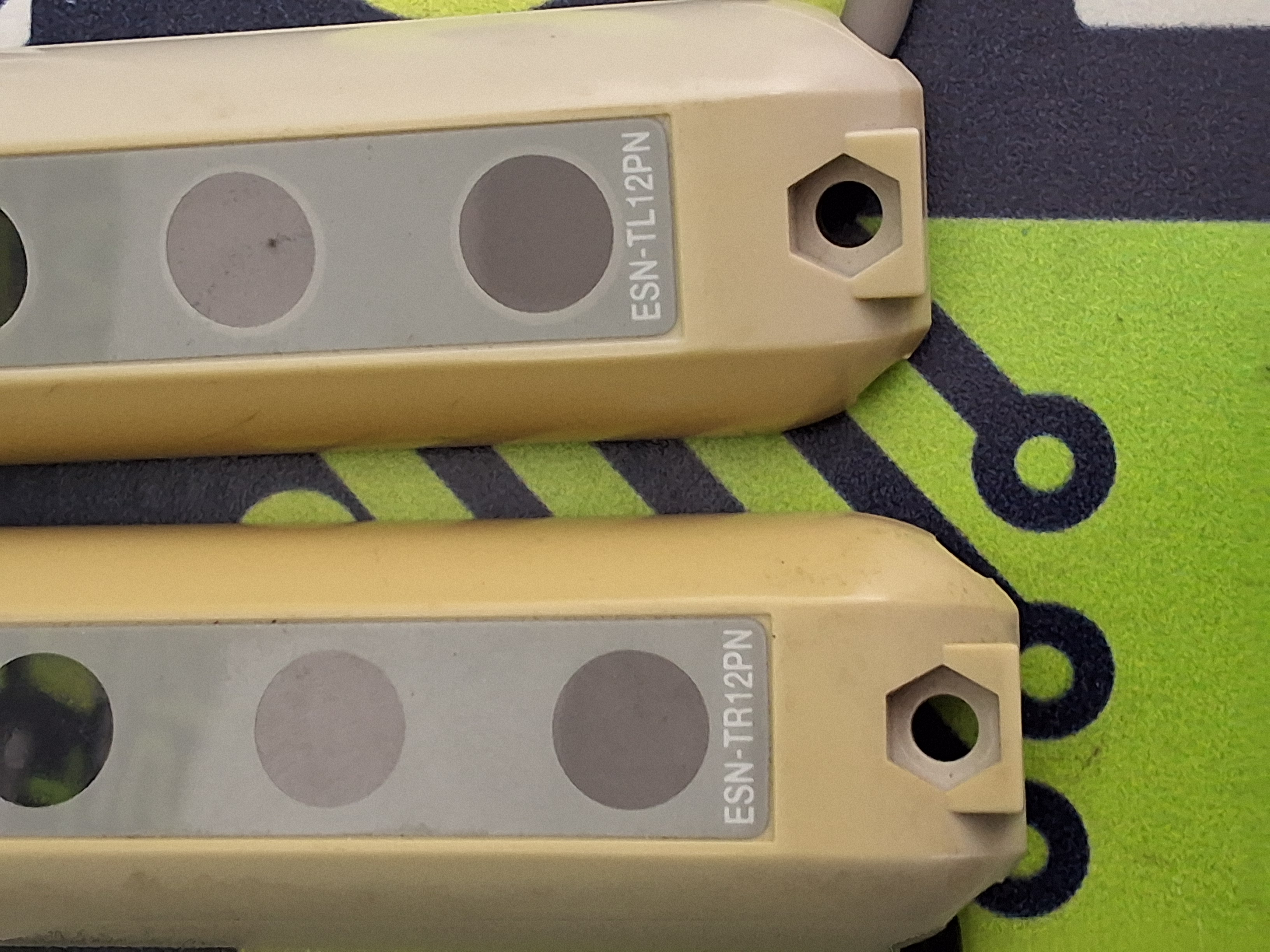 Used TAKEX ESN-TR12PN / ESN-TL12PN LIGHT CURTAIN SET 12-24VDC