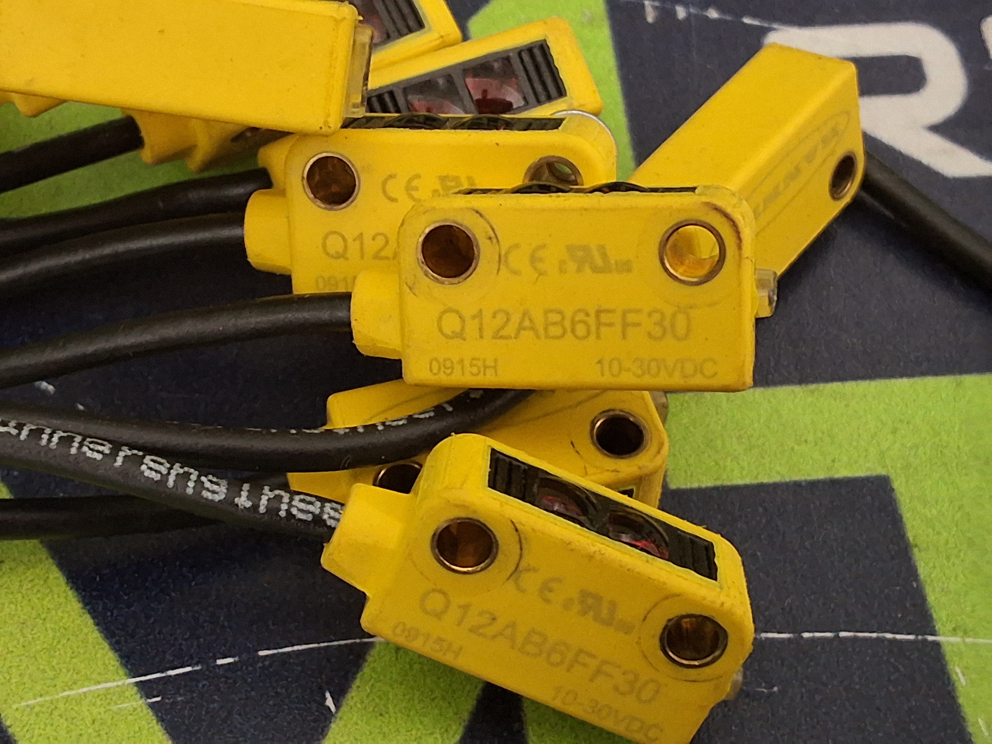 Used BANNER Q12AB6FF30 PROXIMITY SENSOR 10-30VDC - LOT OF 2 UNITS -