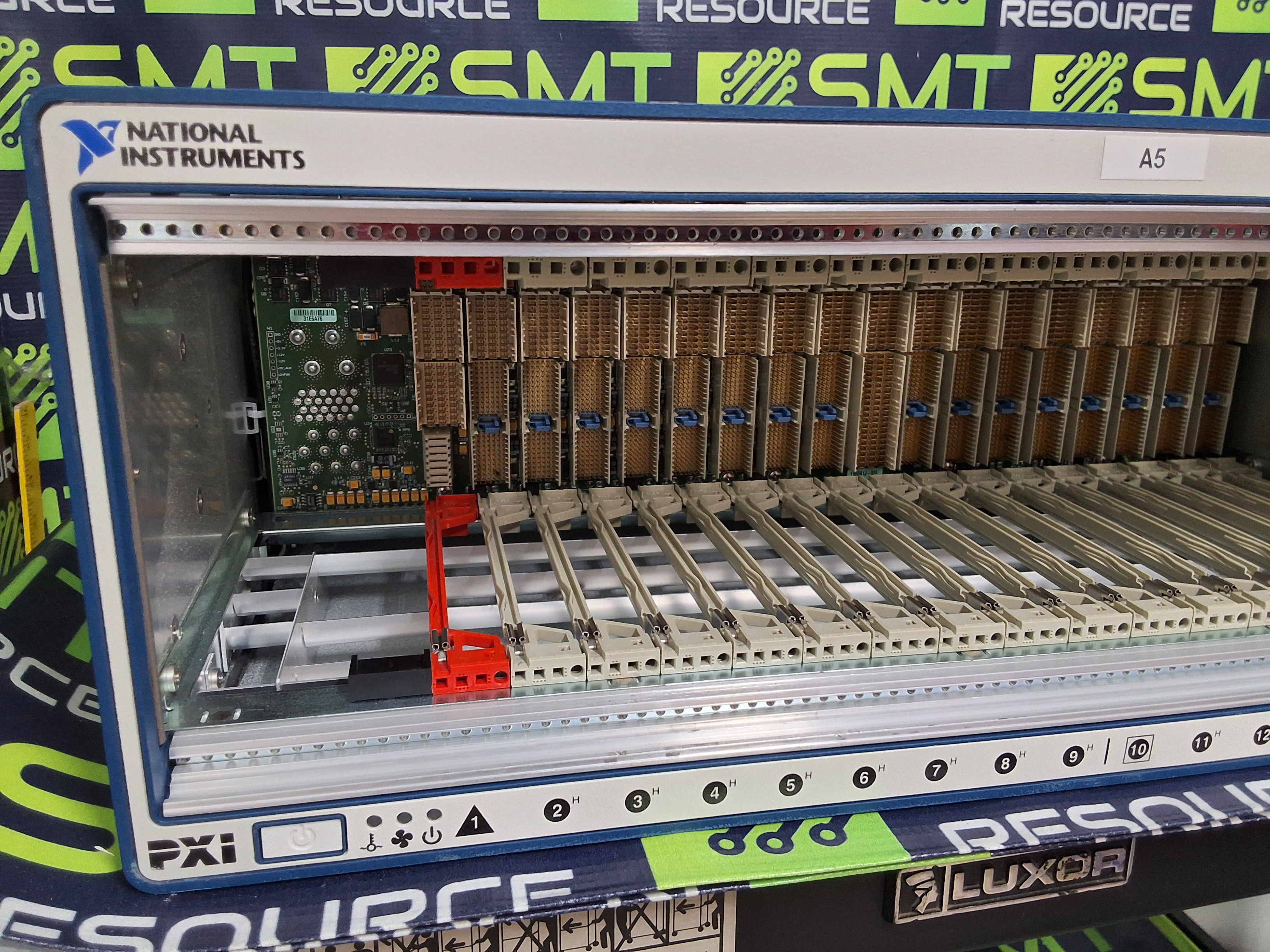 Used NATIONAL INSTRUMENTS PXIe-1085 / 153869K-01L 18-SLOT EXPRESS CHASSIS