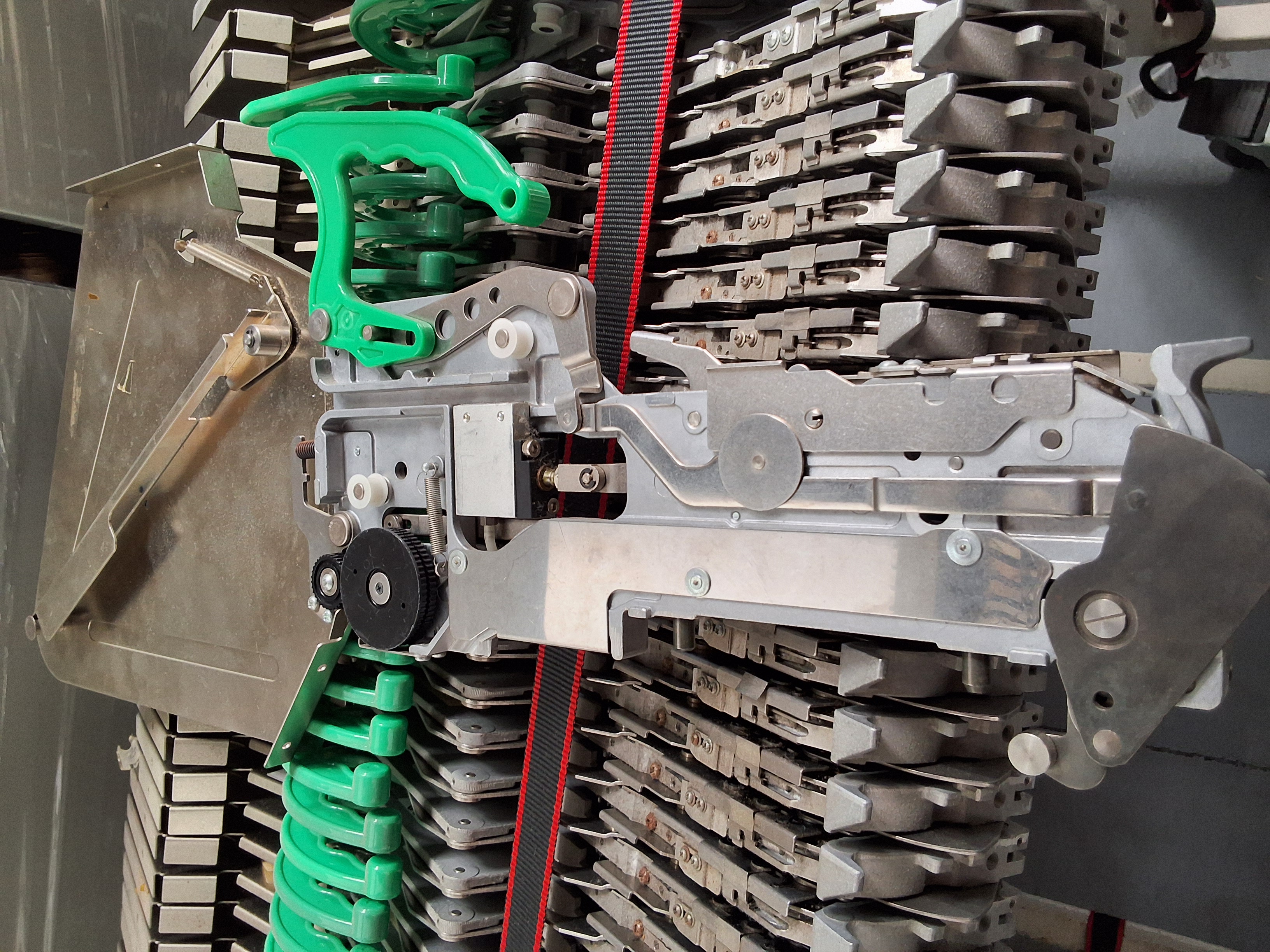 Used YAMAHA KW1-M1600-A01 (PA2903/77) CL SERIES 8mm FEEDER