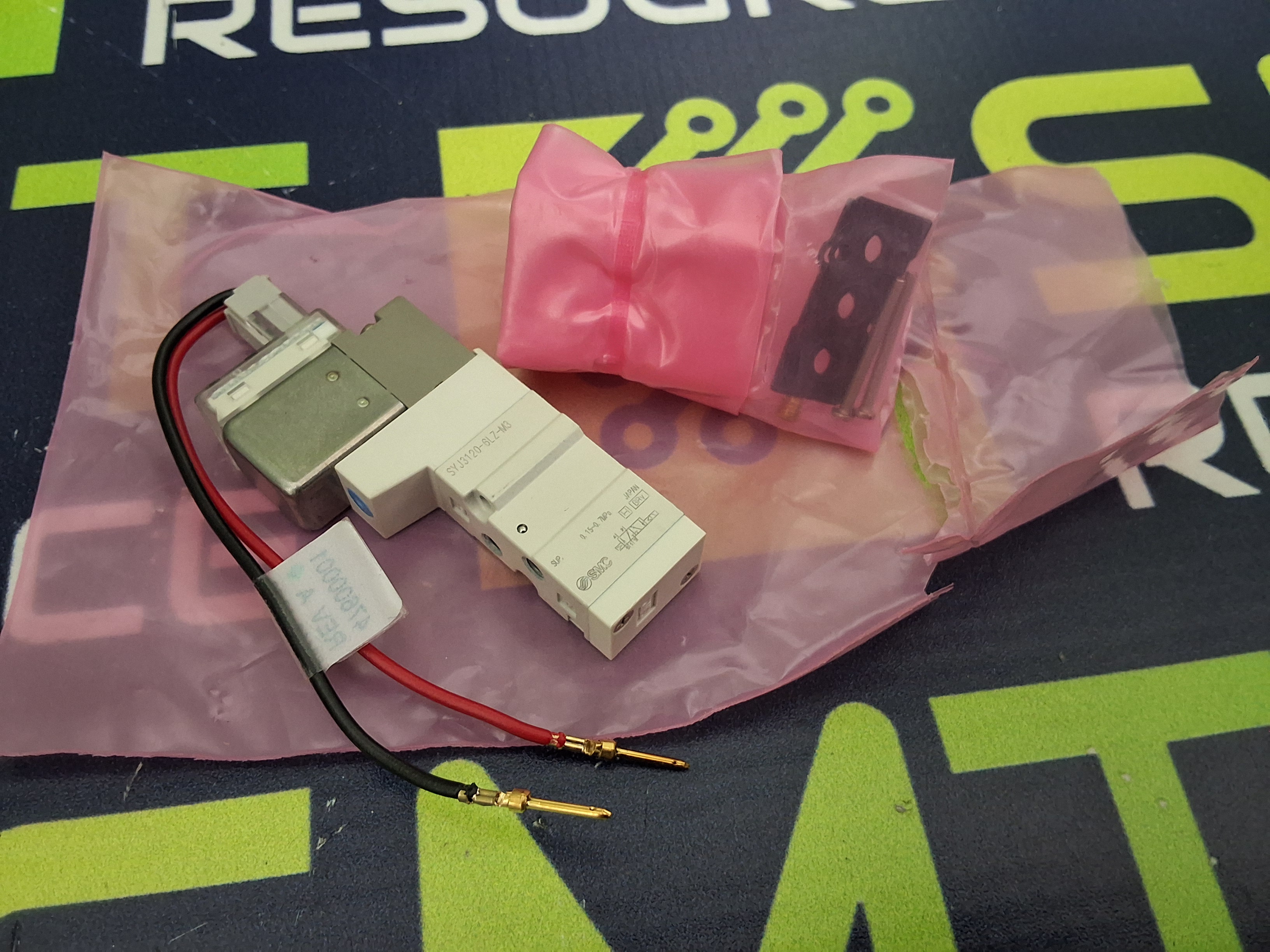 SMC SYJ3120-6LZ-M3 / 47600001 PNEUMATIC SOLENOID VALVE 12VDC - BRAND NEW