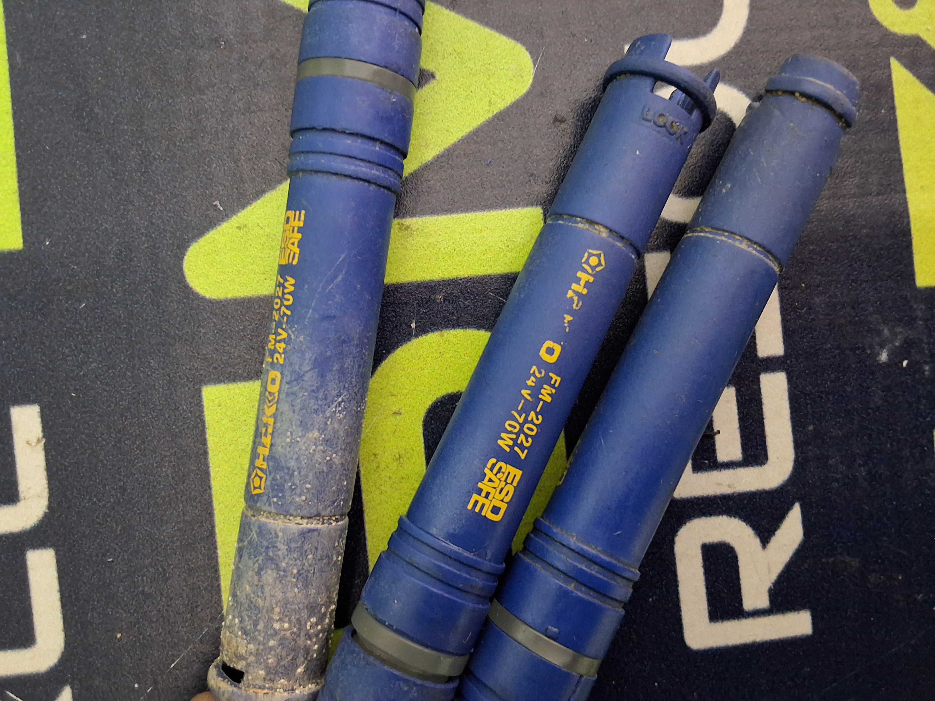 Used HAKKO FM-2027 SOLDERING IRON HANDPIECE 24V-70W - MINOR DAMAGE - LOT OF 4