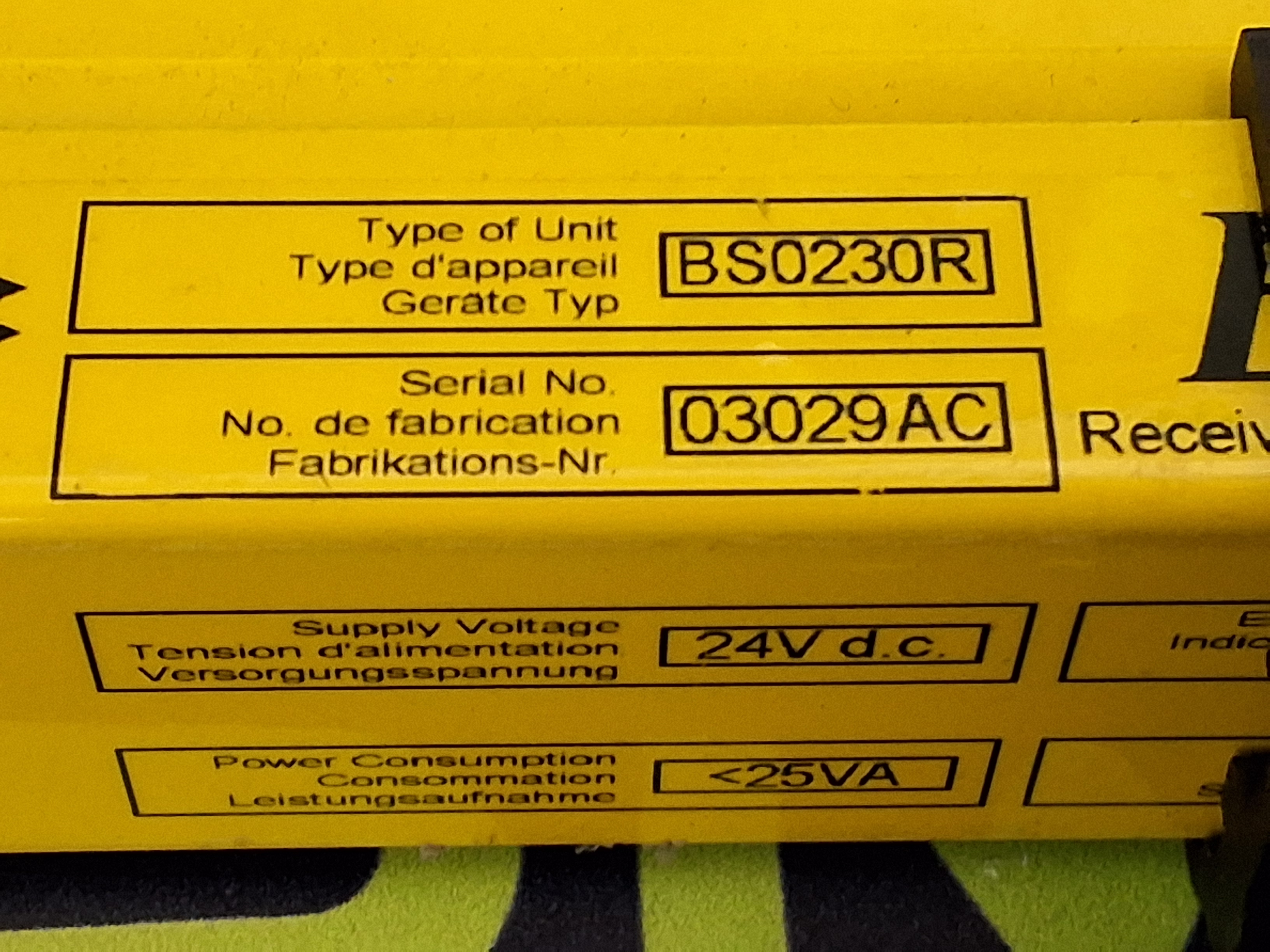 Used GUARDSTAR BS0230R SAFETY LIGHT CURTAIN RECEIVER 208mm 24VDC 