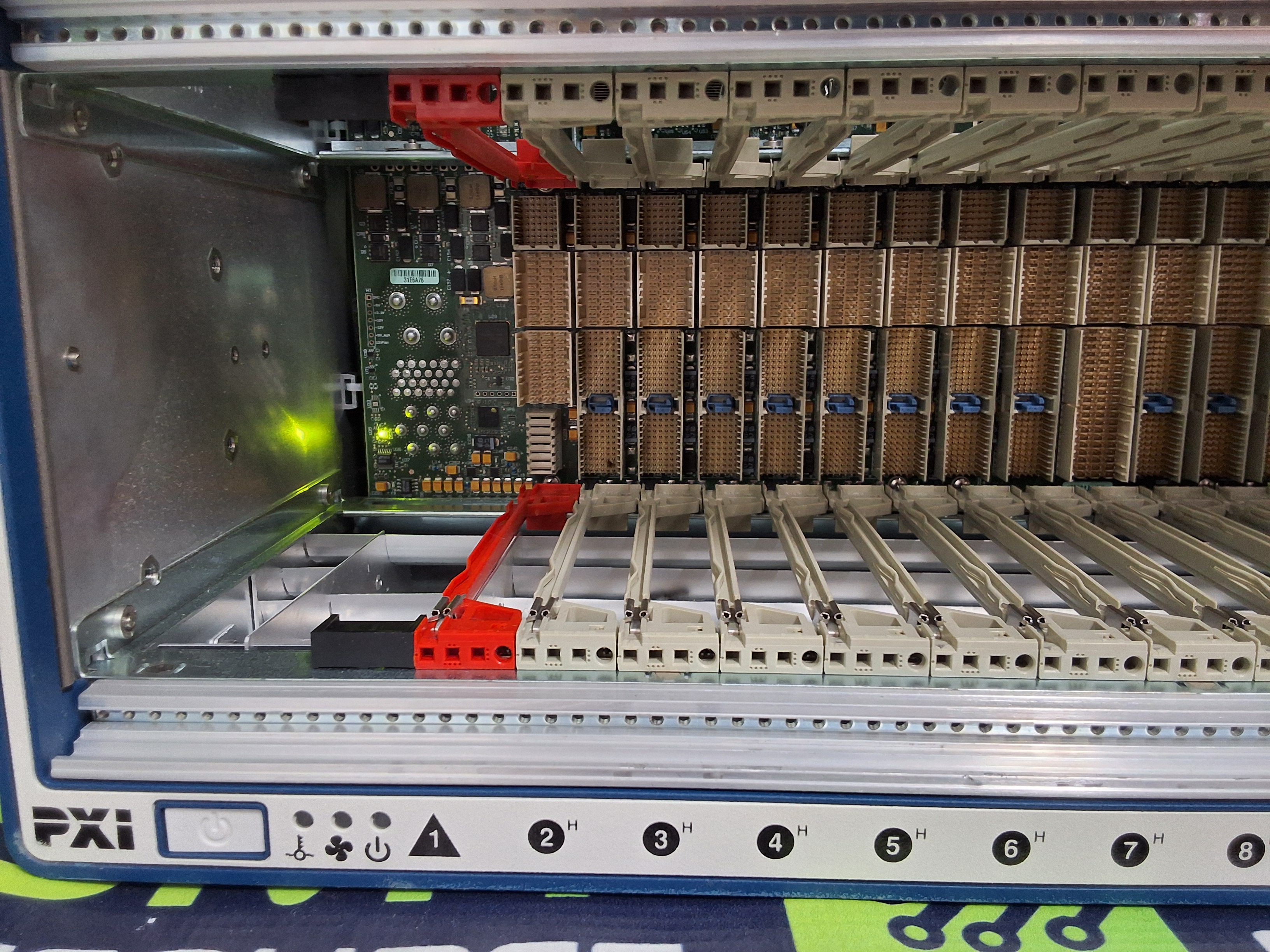 Used NATIONAL INSTRUMENTS PXIe-1085 / 153869K-01L 18-SLOT EXPRESS CHASSIS
