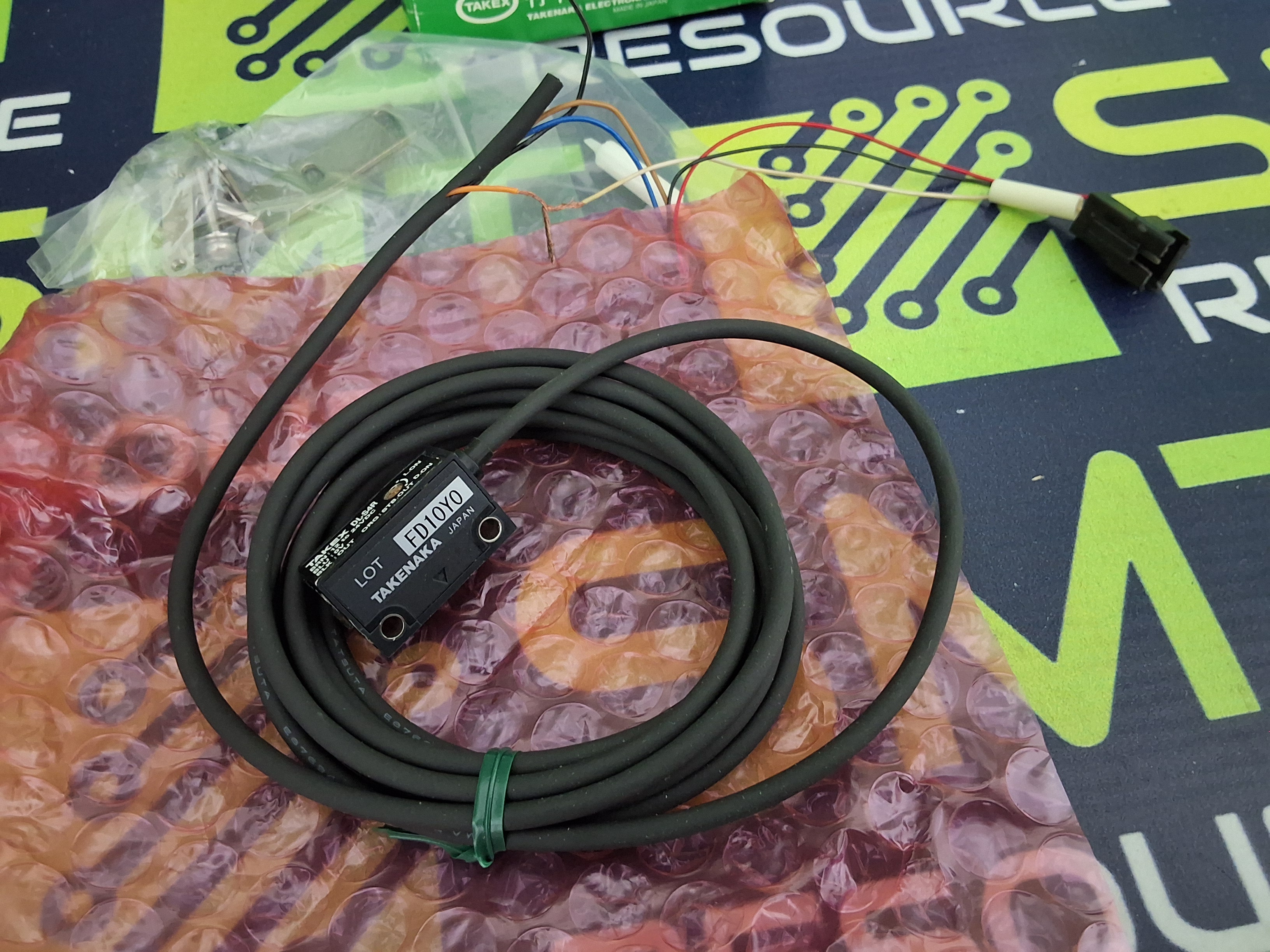 Used TAKEX / TAKENAKA DL-SR4 DIFFUSE-REFLECTION PHOTOELECTRIC SENSOR 12-24VDC 