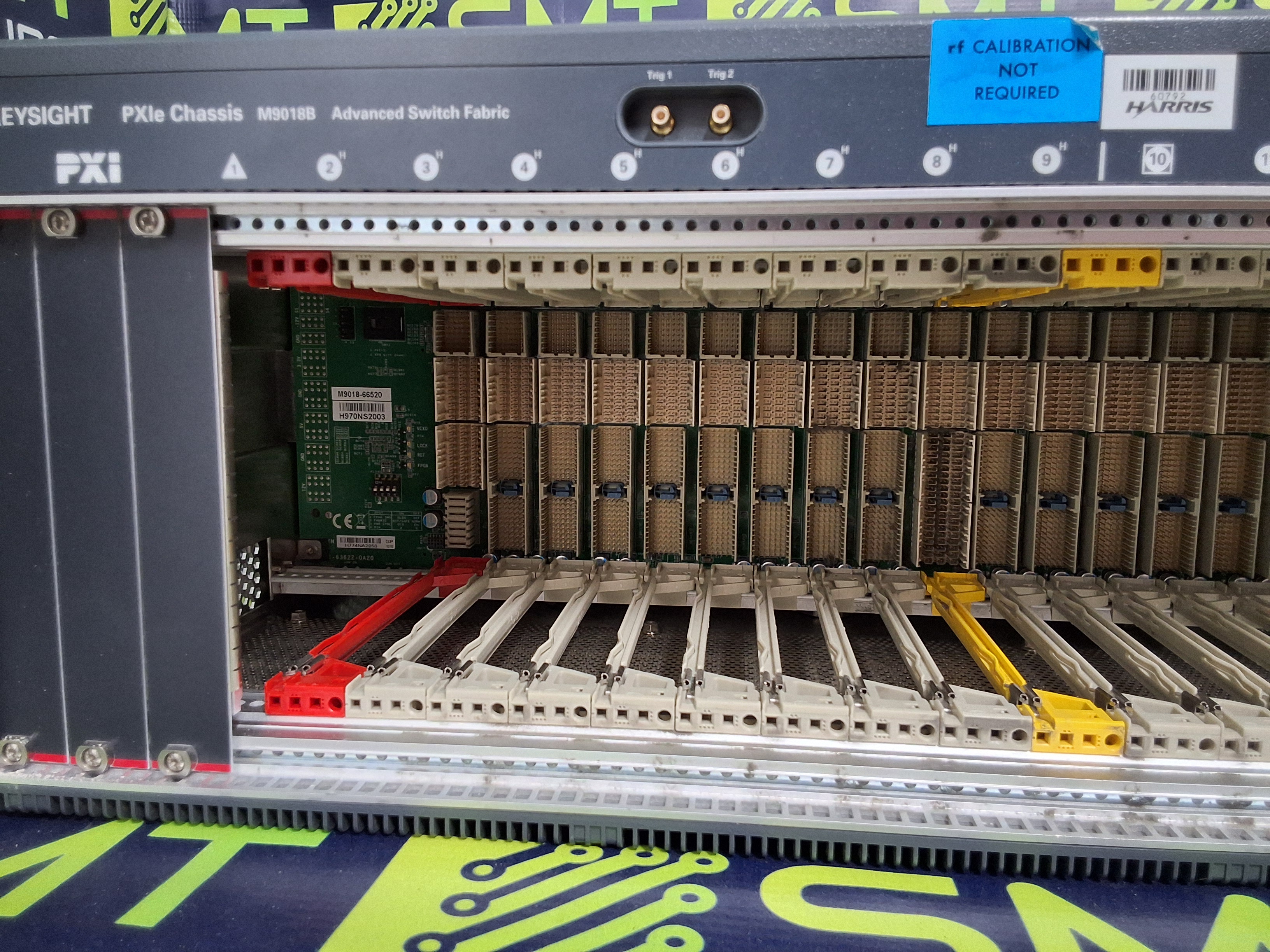 Used KEYSIGHT PXIe CHASSIS M9018B ADVANCED SWITCH FABRIC 18-SLOT 220/240V 1300W
