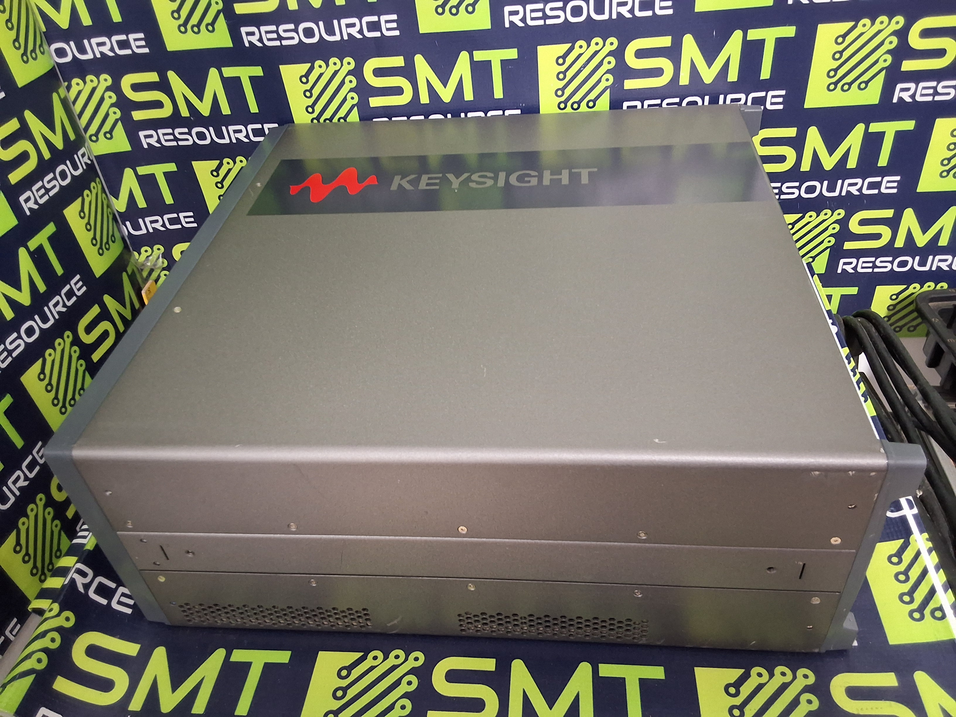 Used KEYSIGHT PXIe CHASSIS M9018B ADVANCED SWITCH FABRIC 18-SLOT 220/240V 1300W