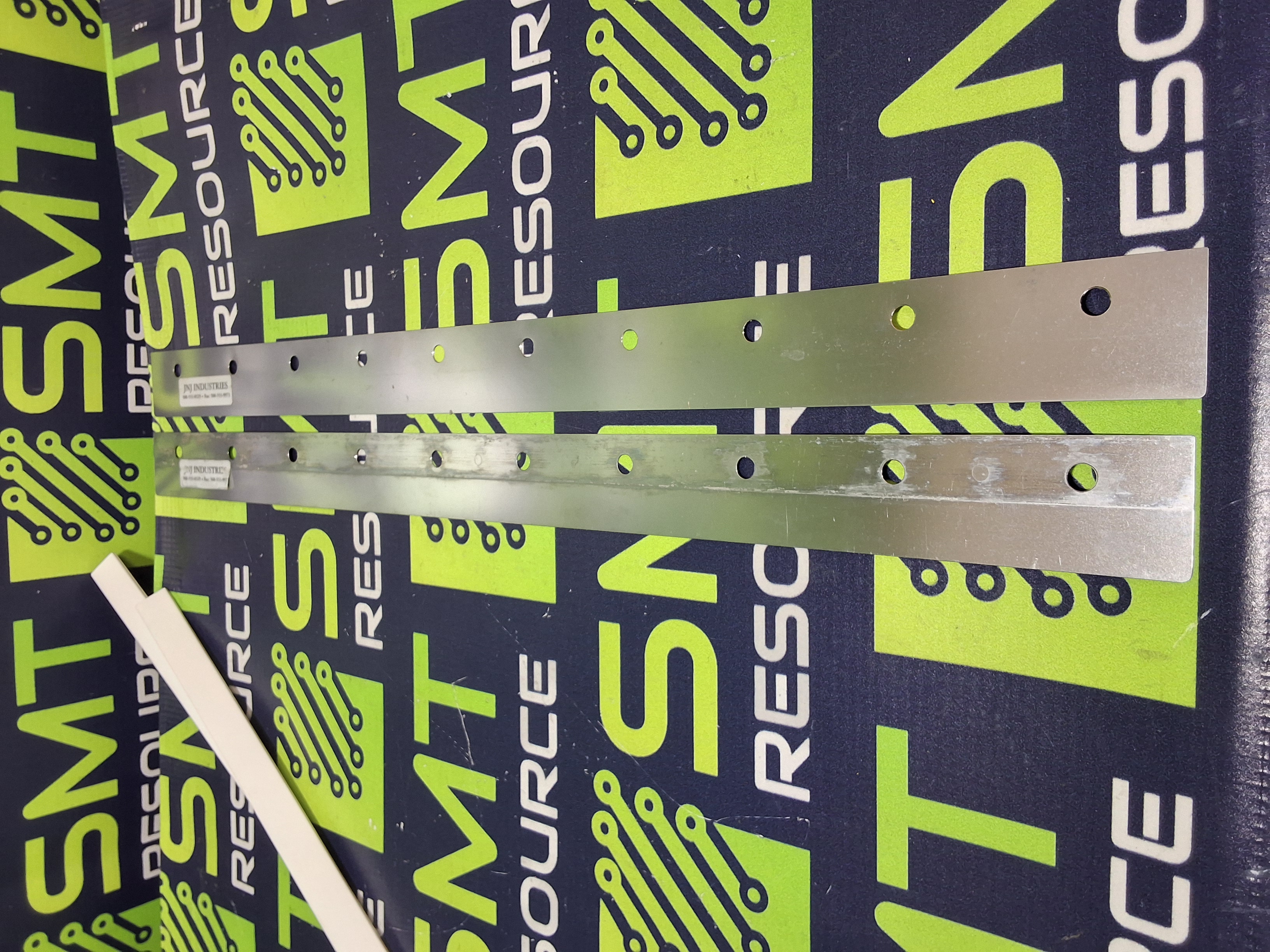 Used DEK JNJ INDUSTRIES DFMBO-440 METAL SCREW-MOUNT SQUEEGEE BLADE SET 440mm