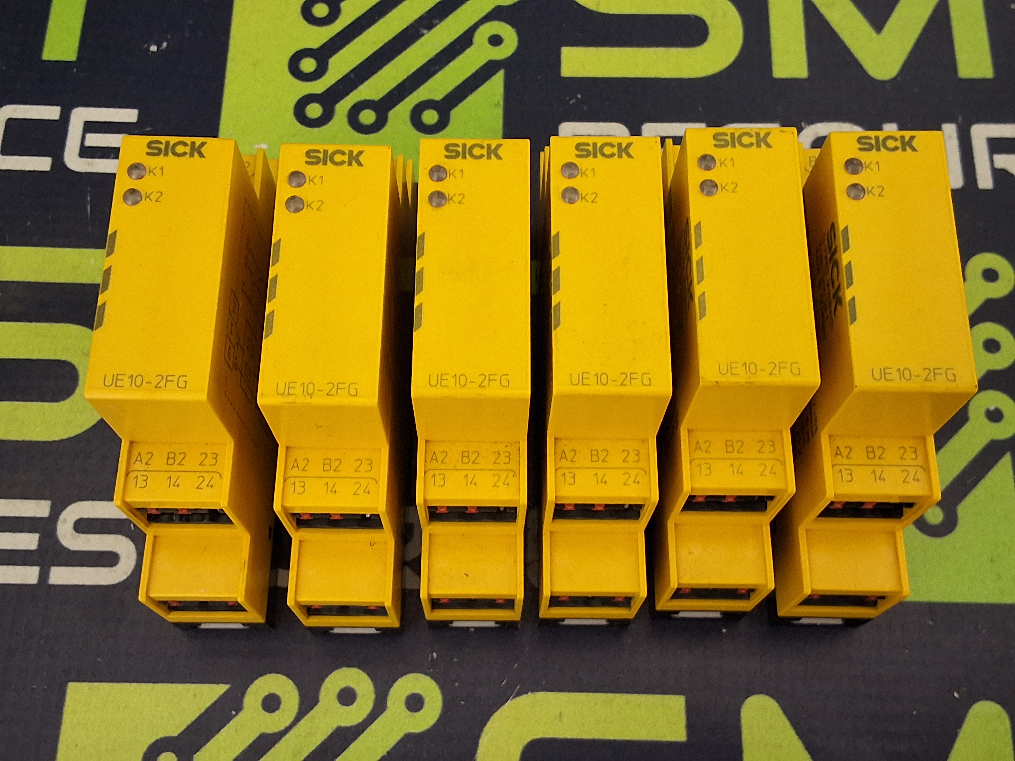 Used SICK 1043916 / UE10-2FG3D0 / UE10-2FG SAFETY RELAY 24V 6A