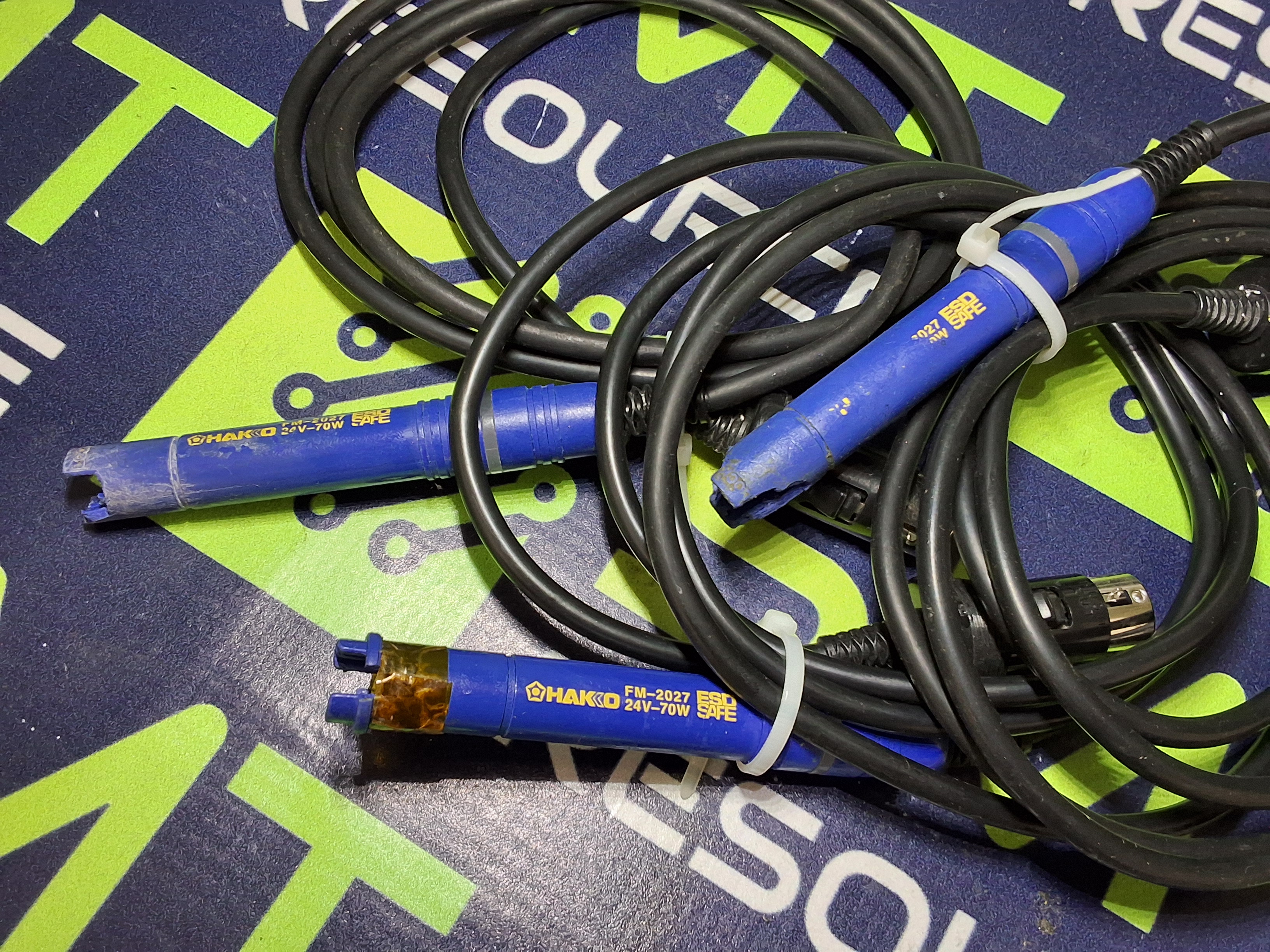 Used HAKKO FM-2027 SOLDERING IRON HANDPIECE 24V-70W - SOME DAMAGE