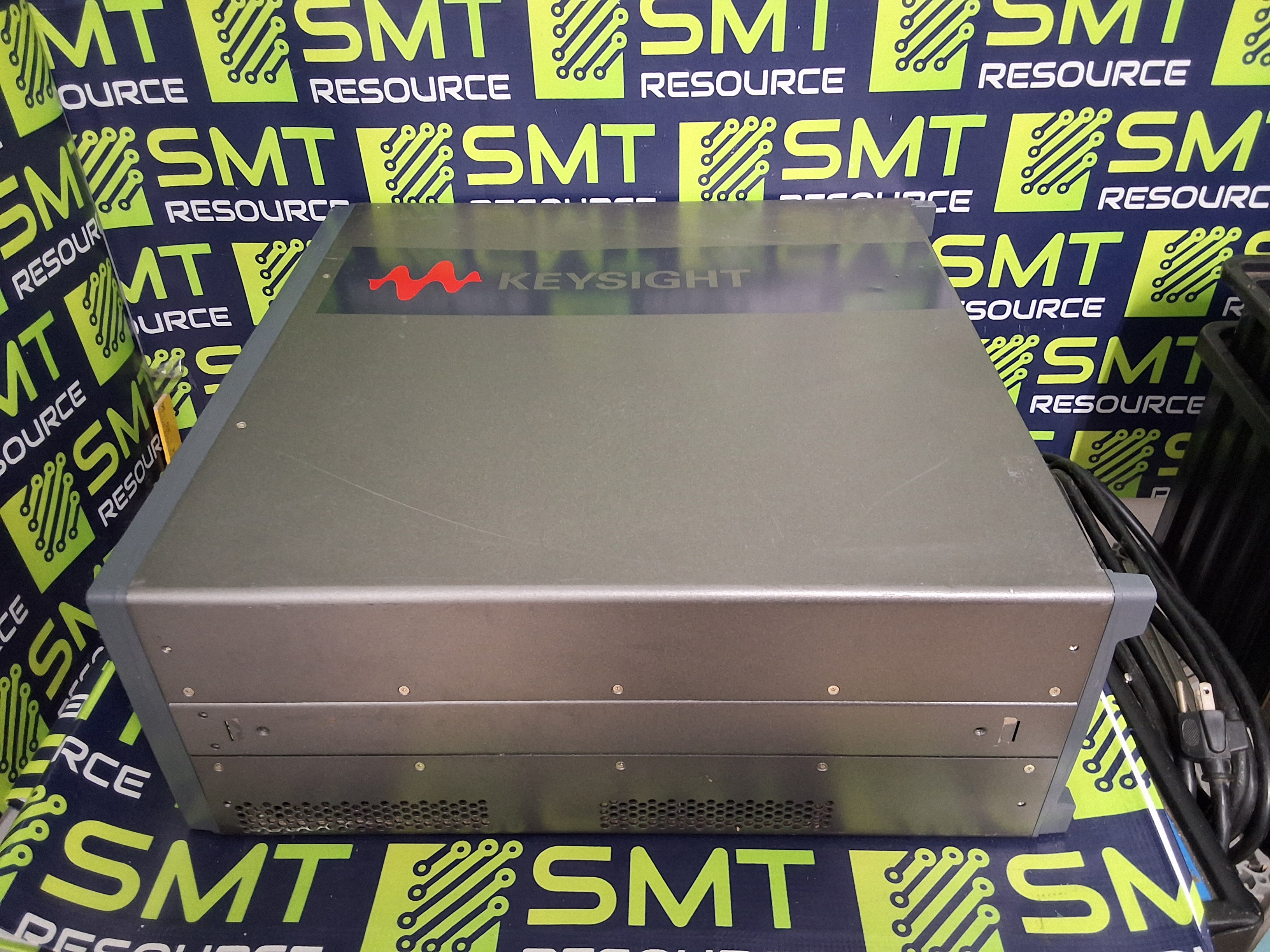 Used KEYSIGHT PXIe CHASSIS M9018B ADVANCED SWITCH FABRIC 18-SLOT 220/240V 1300W