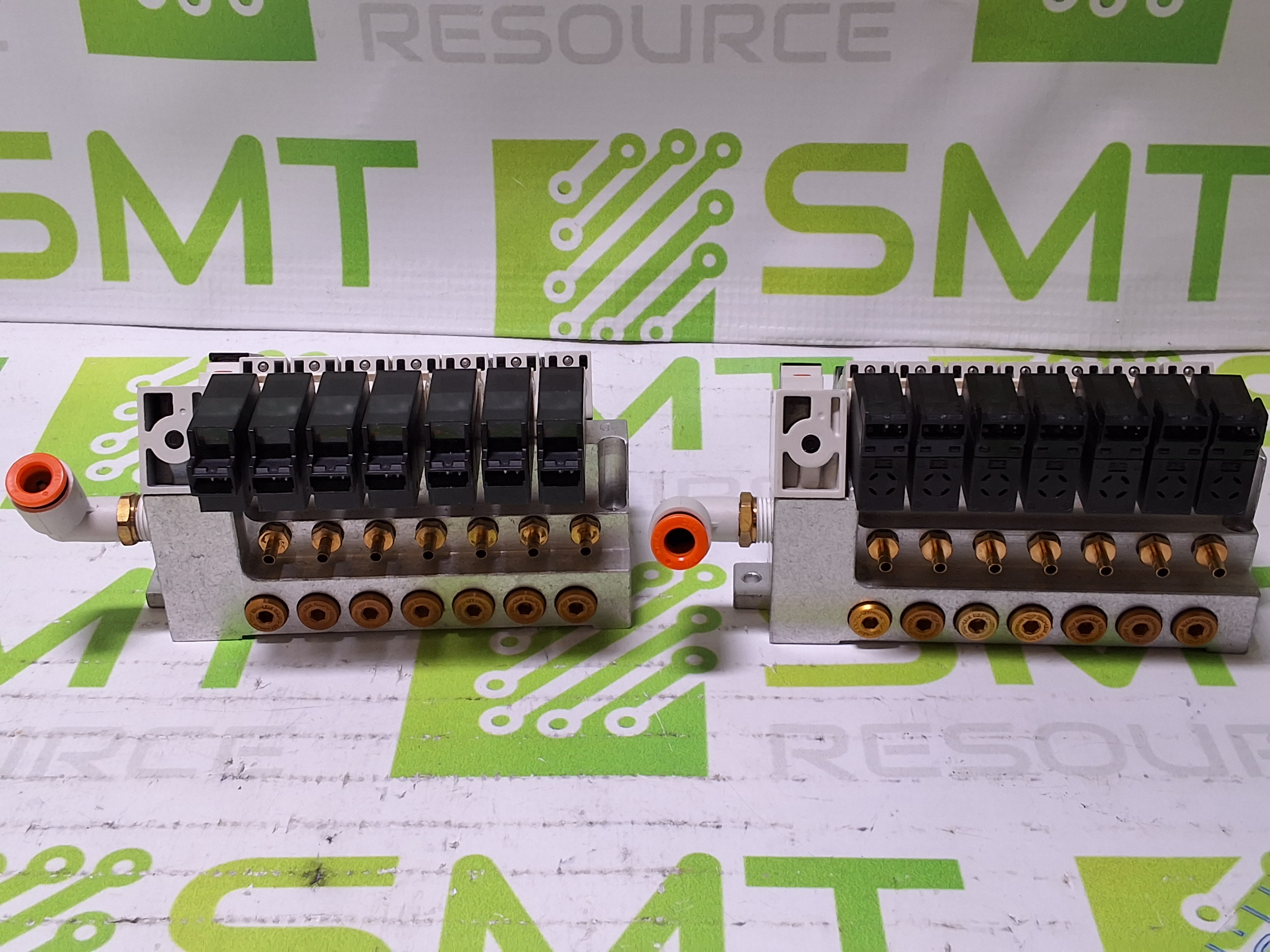 Used SMC PNEUMATIC 7X SOLENOID VALVE MANIFOLD VQZ235-6LO WITH 7 PORTS 
