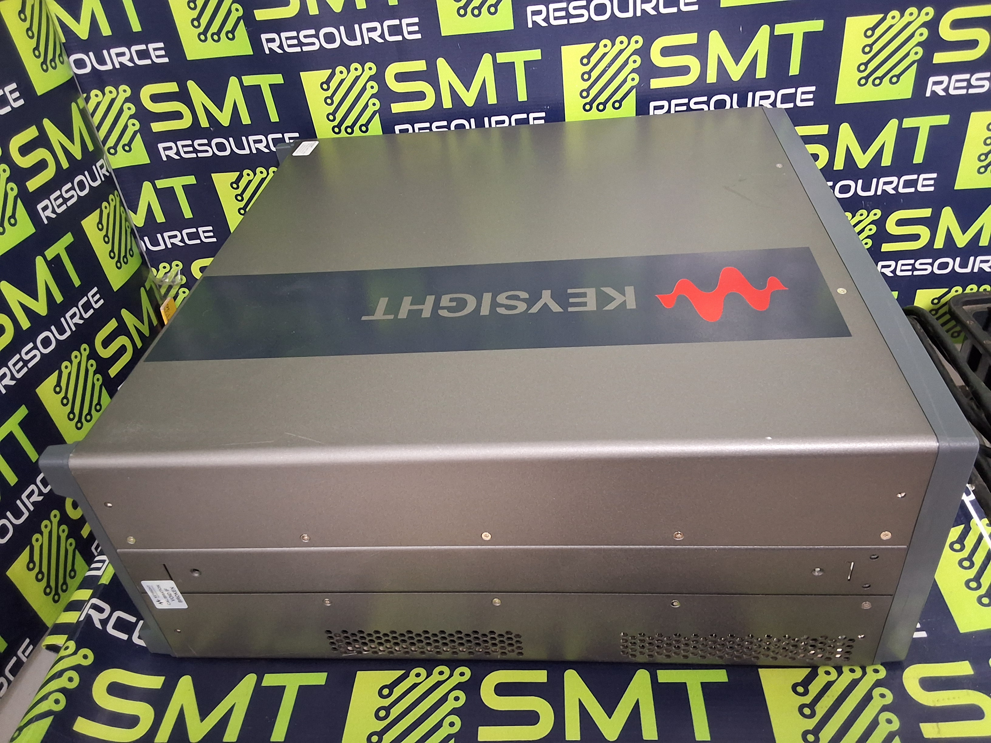 Used KEYSIGHT PXIe CHASSIS M9018B ADVANCED SWITCH FABRIC 18-SLOT 220/240V 1300W