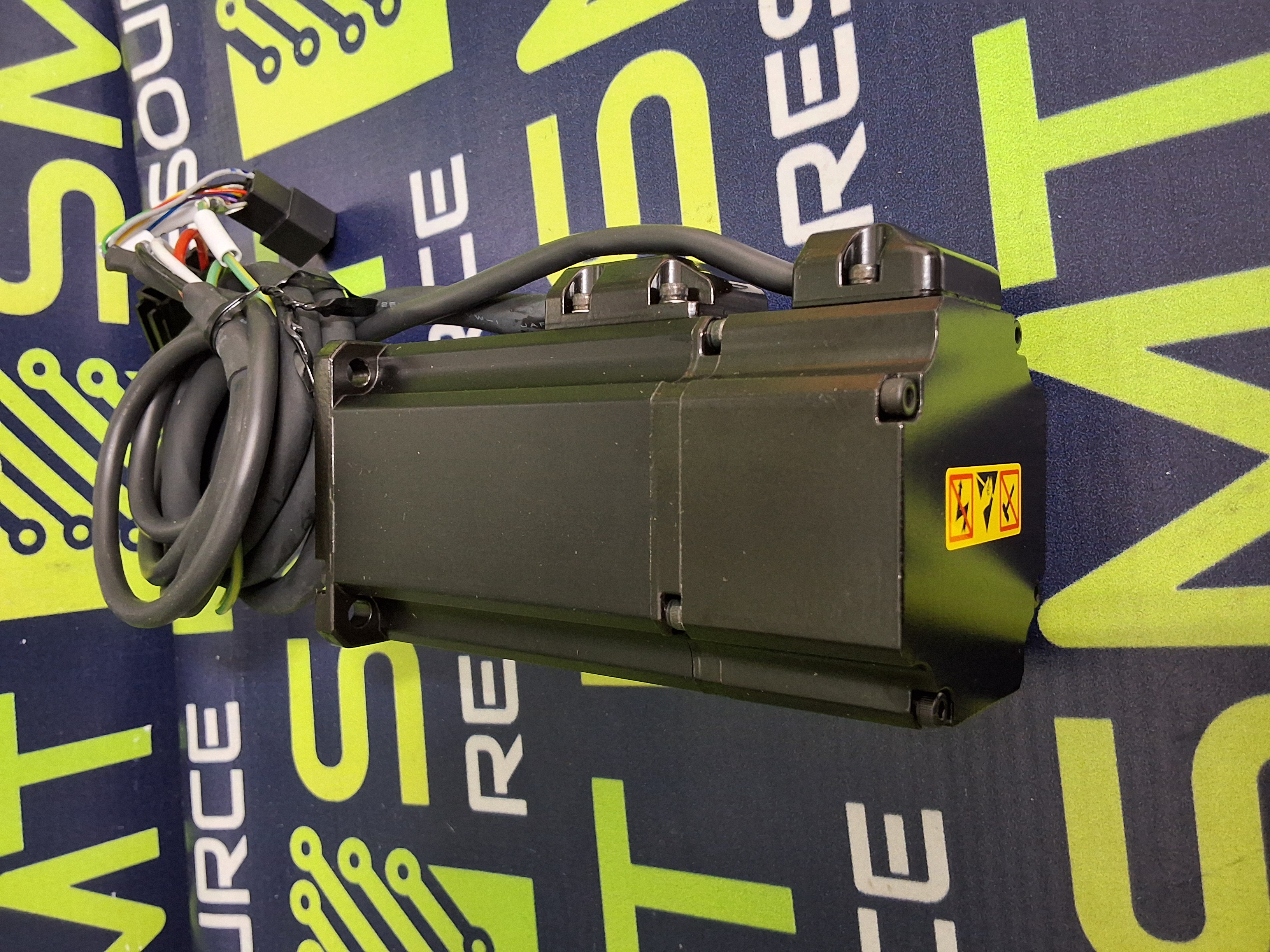 SANYO DENKI Q2AA05020DXS5U AC SERVO MOTOR 200W 200VAC 1.6A - BRAND NEW