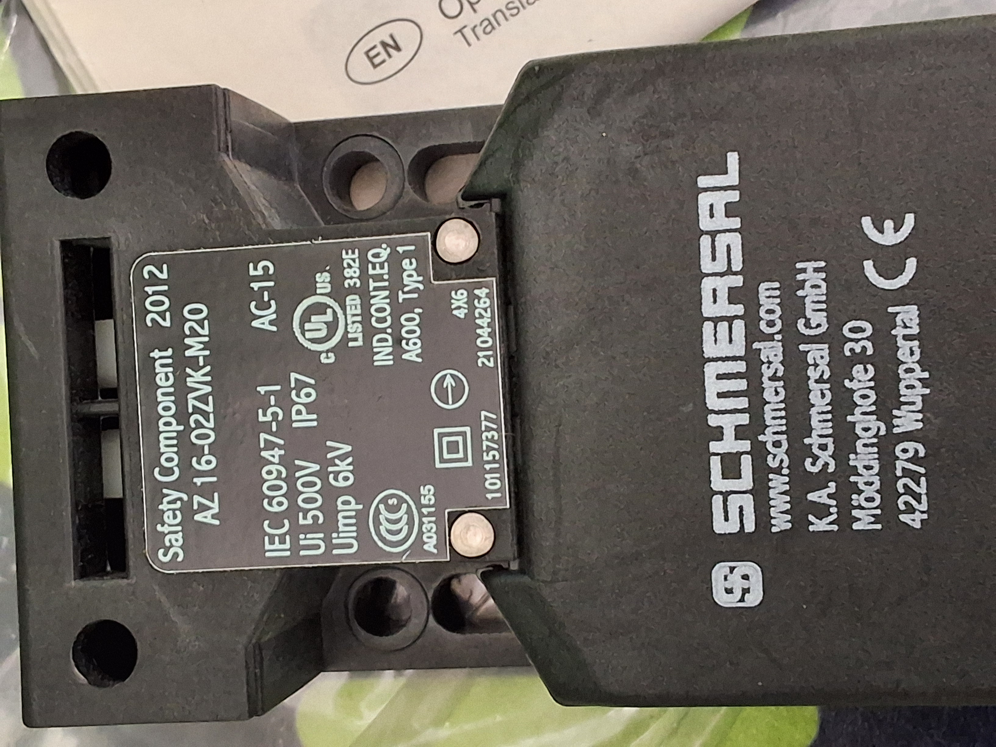 SCHMERSAL AZ16-02ZVK-M20 SAFETY INTERLOCK SWITCH - BRAND NEW