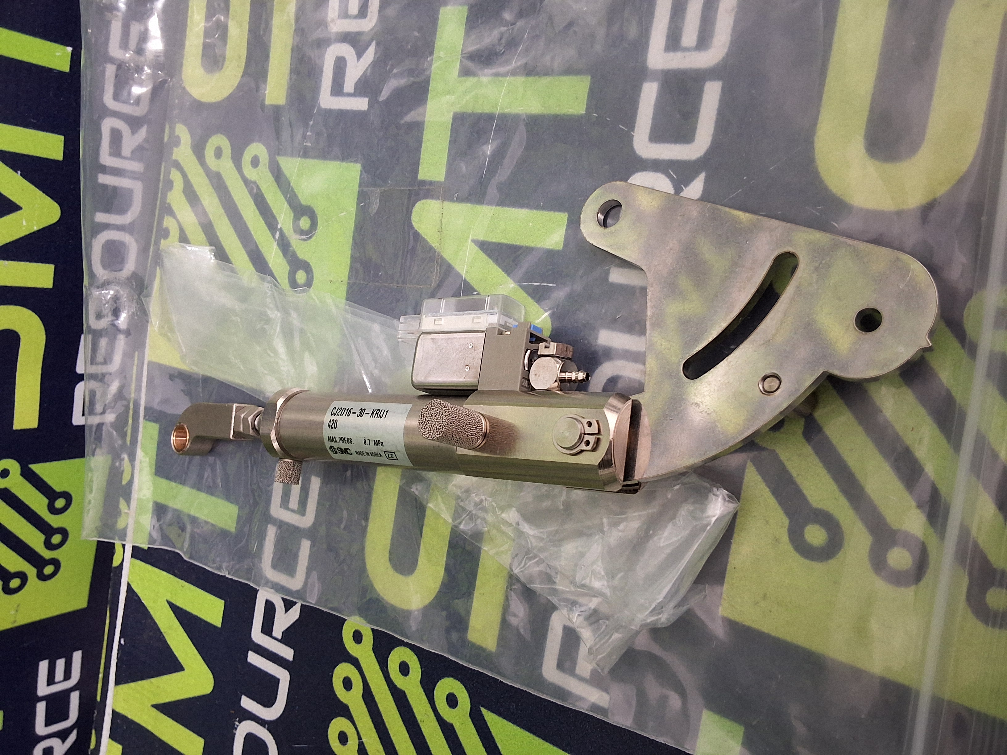 Used SMC CJ2D16-30-KRIJ1420 PNEUMATIC CYLINDER