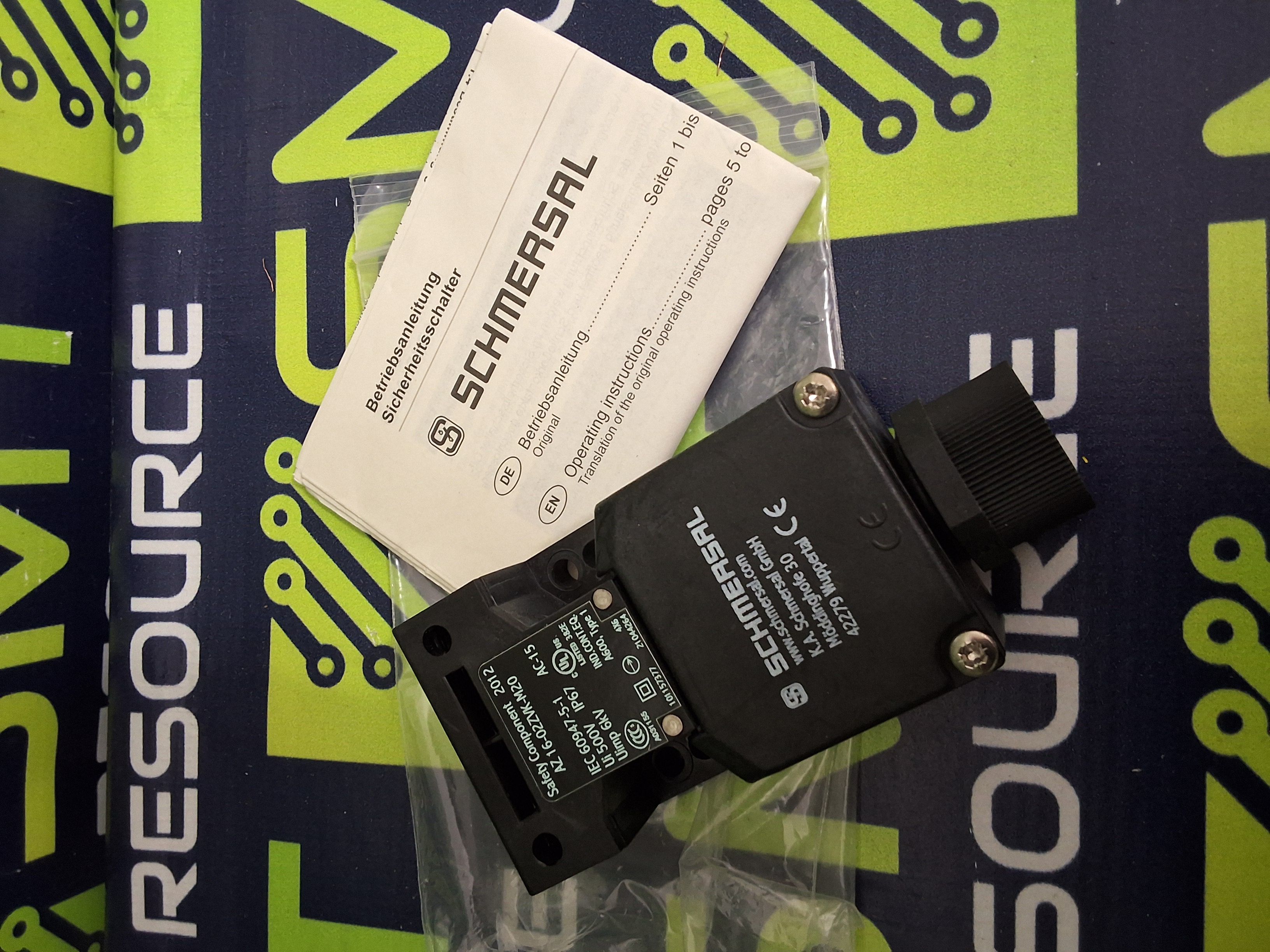 SCHMERSAL AZ16-02ZVK-M20 SAFETY INTERLOCK SWITCH - BRAND NEW