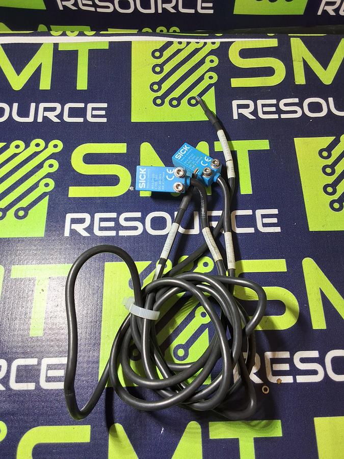Used SICK WT4-2P132 PHOTOELETRIC PROXIMITY SENSOR - LOT OF 2 -