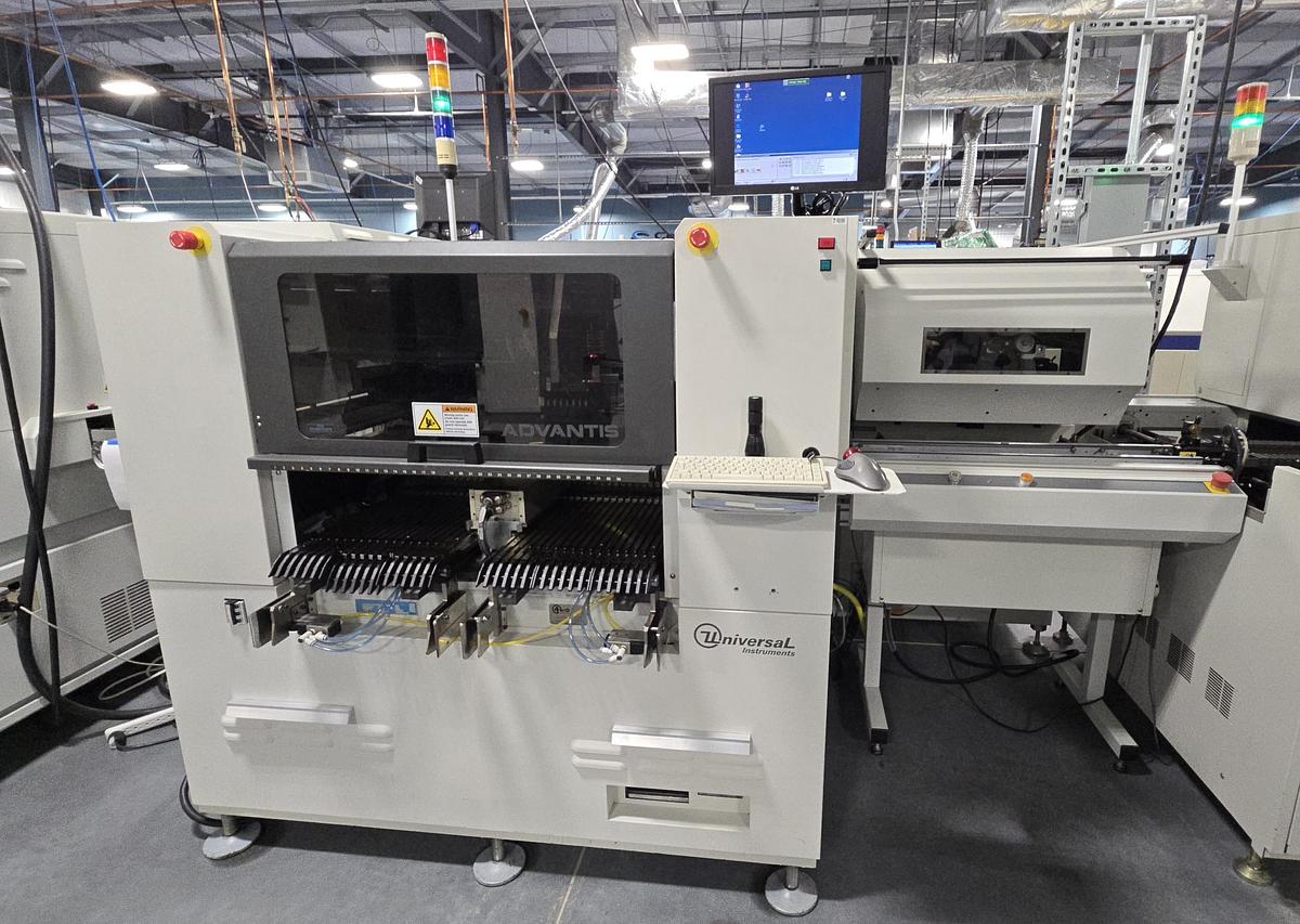 Used Universal Instruments UIC AX-72 Pick and Place Machine