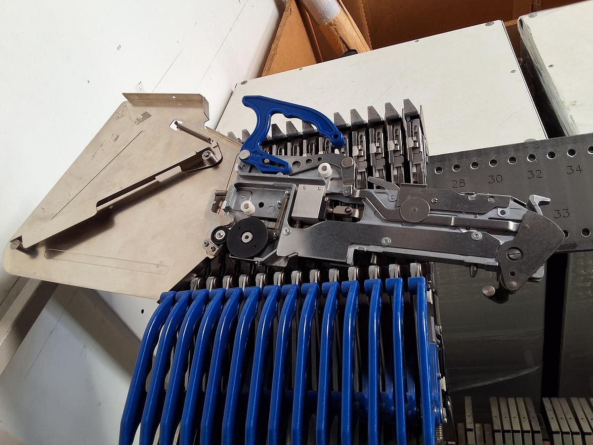 Used YAMAHA KW1-M1400-320 (PA2903/78) CL SERIES 8mm X 2mm FEEDER 