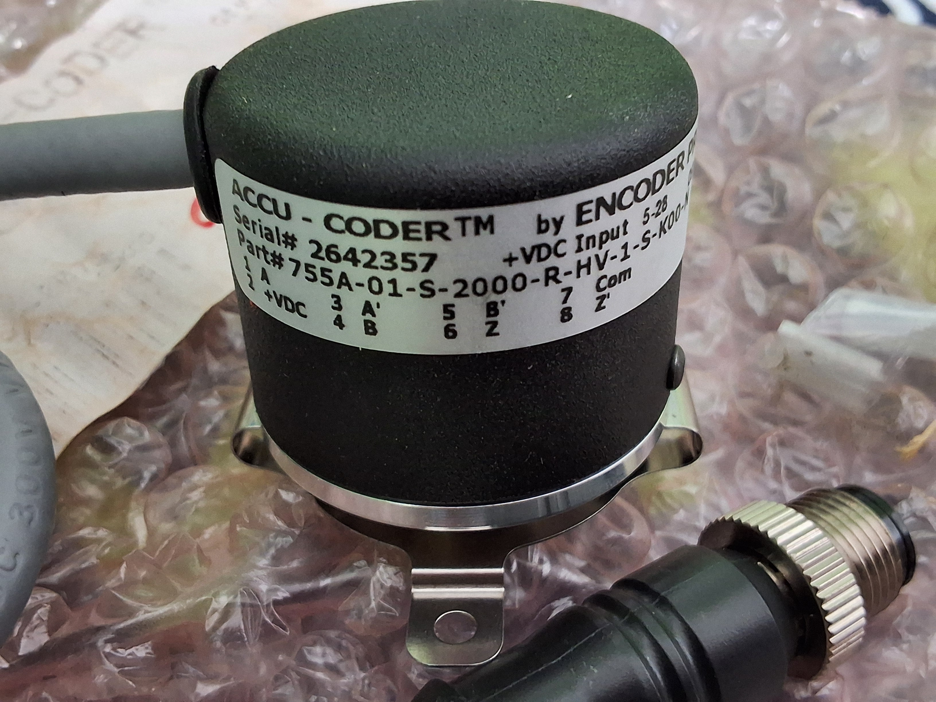 ACCU-CODER 755A-01-S-2000-R-HV-1-S-K00-N ROTARY SHAFT ENCODER - BRAND NEW