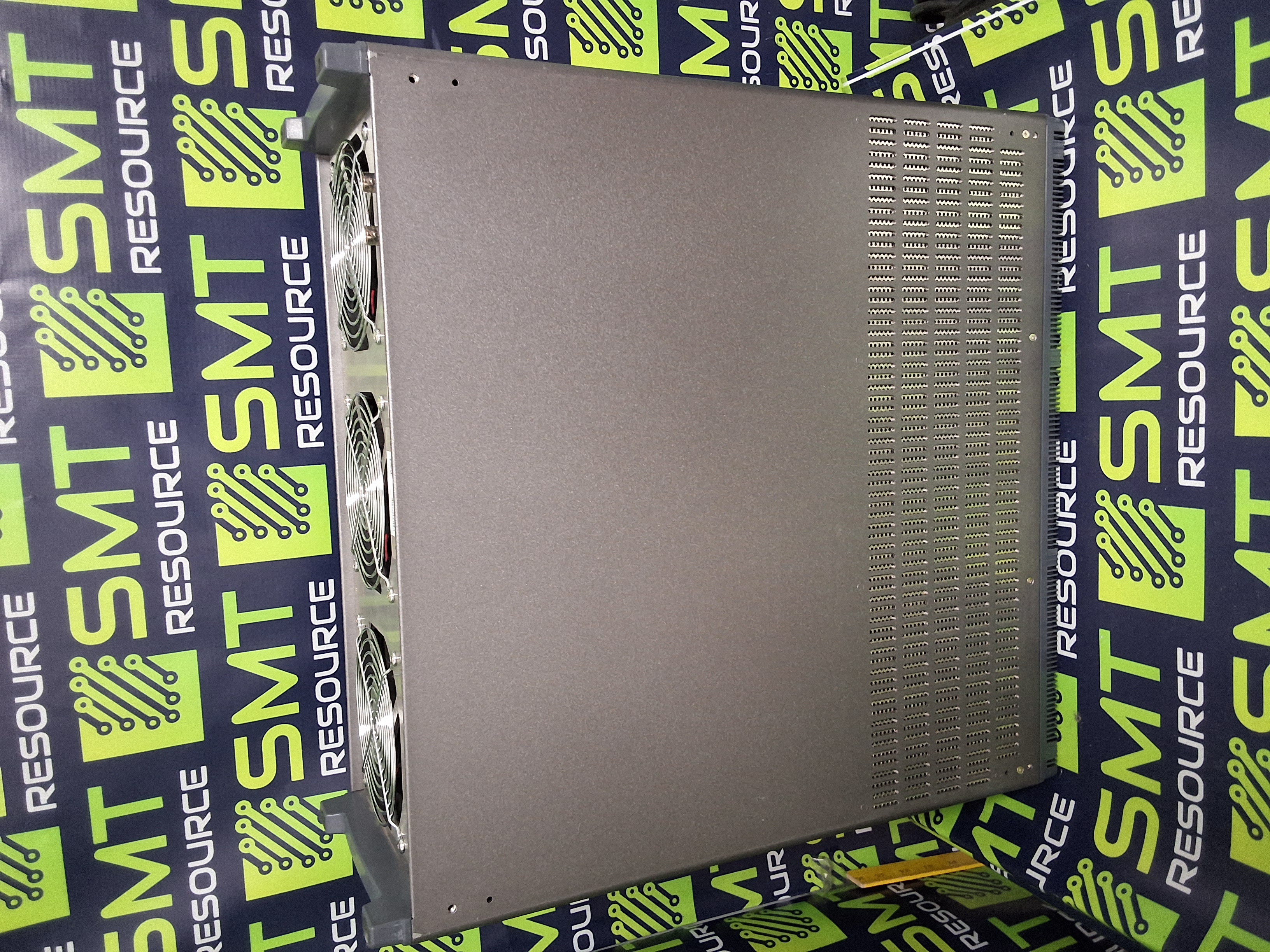 Used KEYSIGHT PXIe CHASSIS M9018B ADVANCED SWITCH FABRIC 18-SLOT 220/240V 1300W