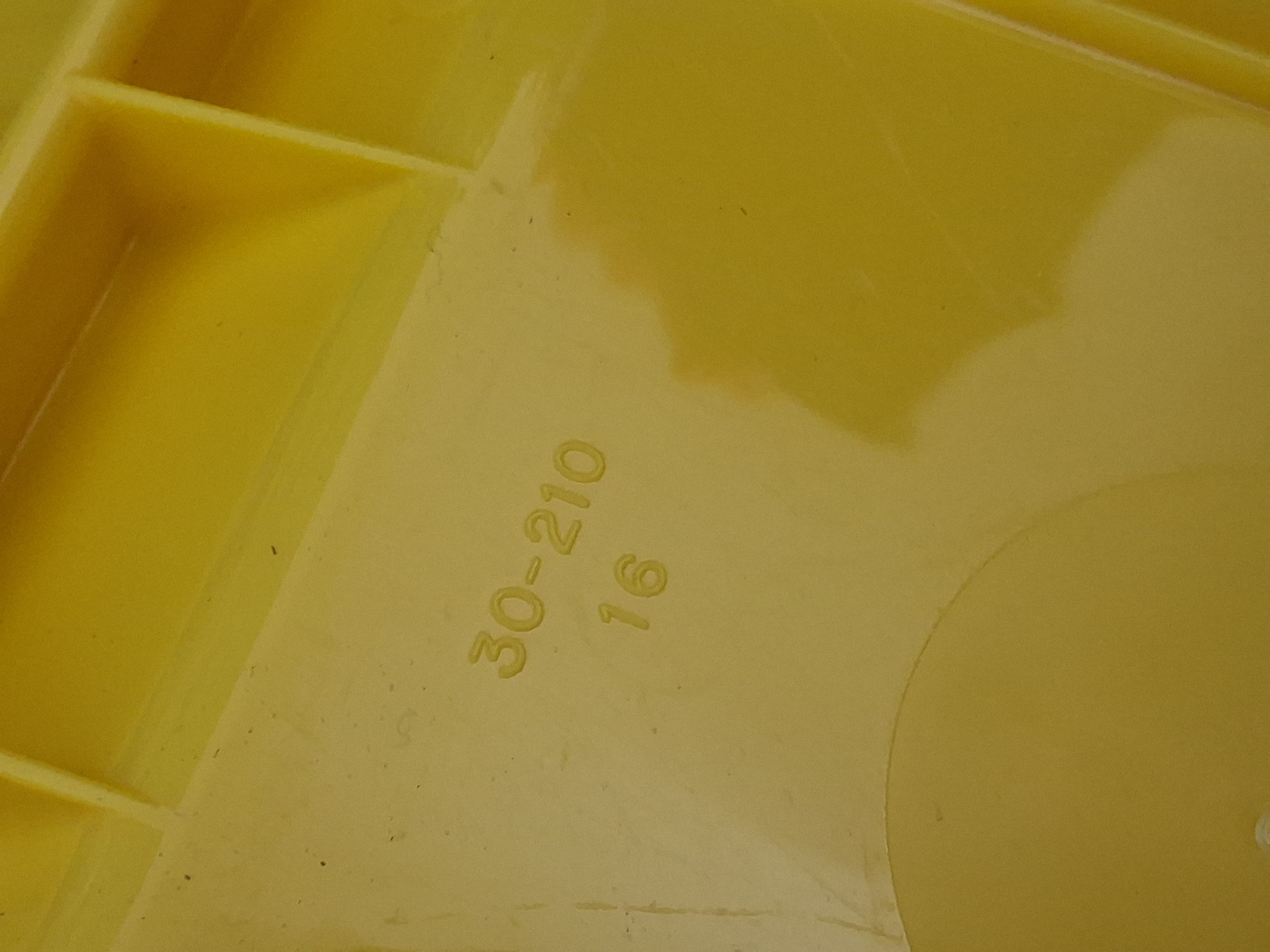 Used AKRO 30-210 YELLOW PLASTIC STACKABLE BINS 5 1⁄2 x 4 x 3in - LOT OF 17 UNITS -
