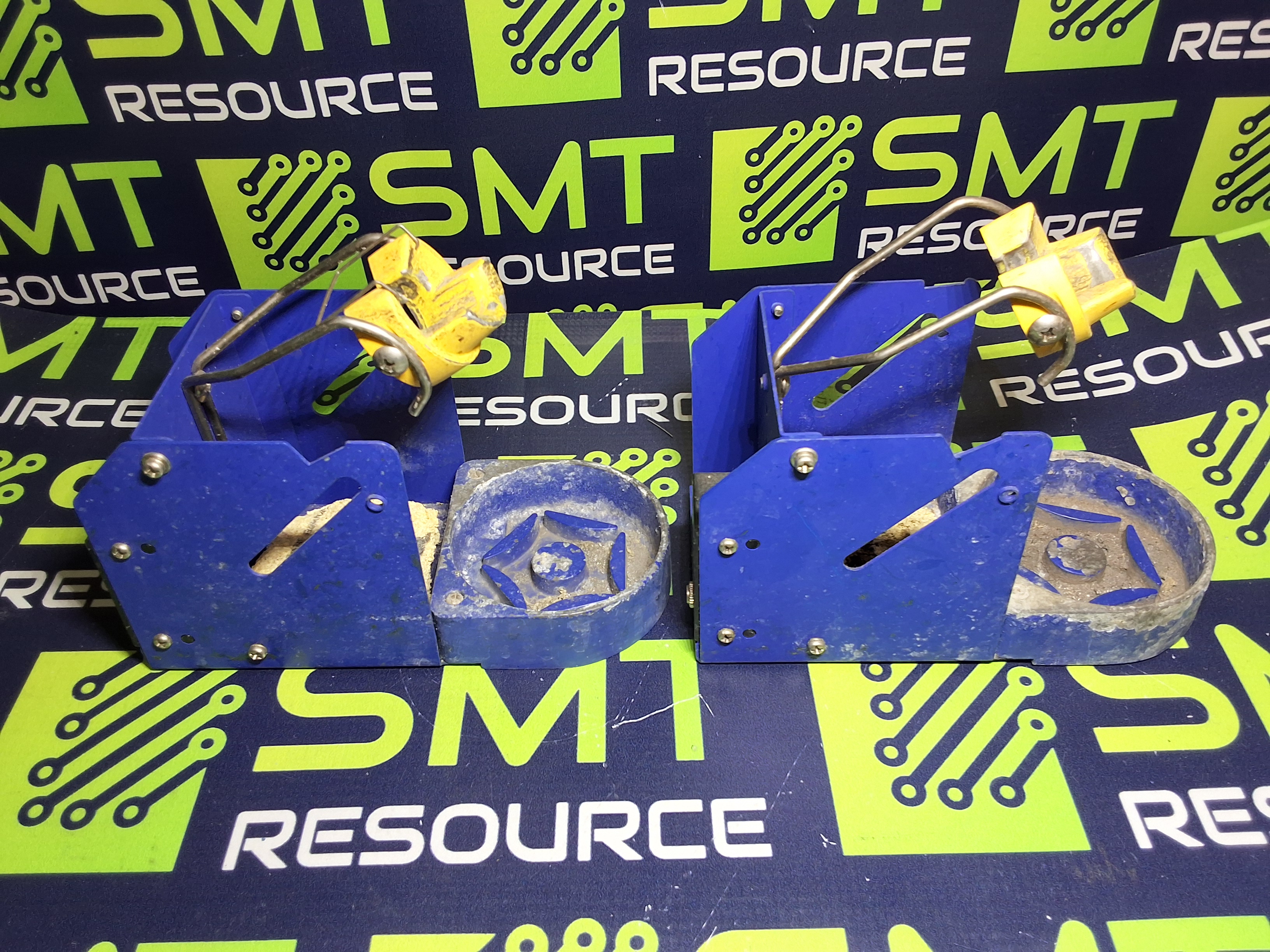 Used HAKKO FH200-01 – HOLDER & HEAT PAD FOR FM-2027 & FM-2030 SOLDERING IRONS 