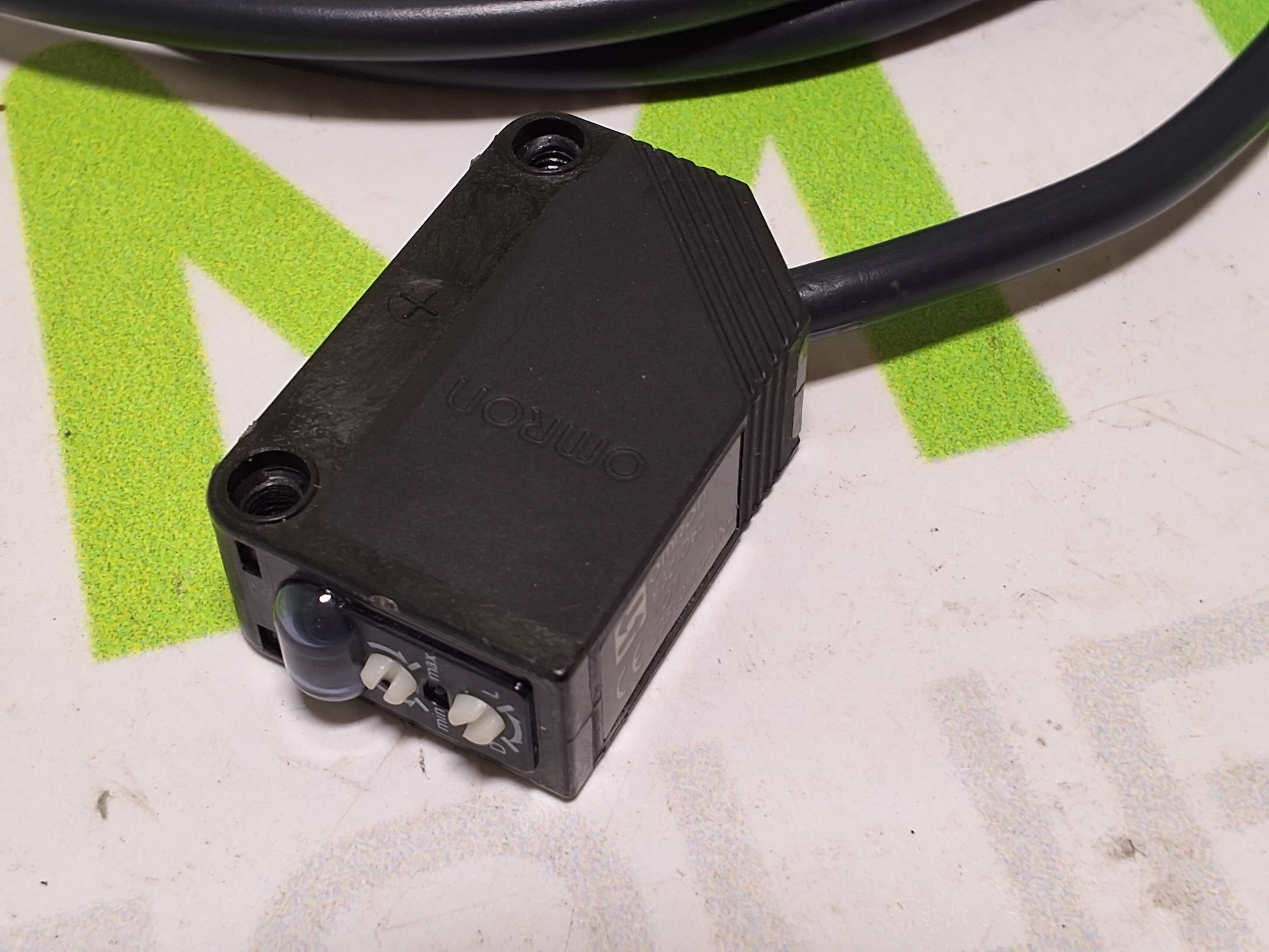 Used OMRON E3Z-D62 PHOTOELECTRIC SENSOR SWITCH 