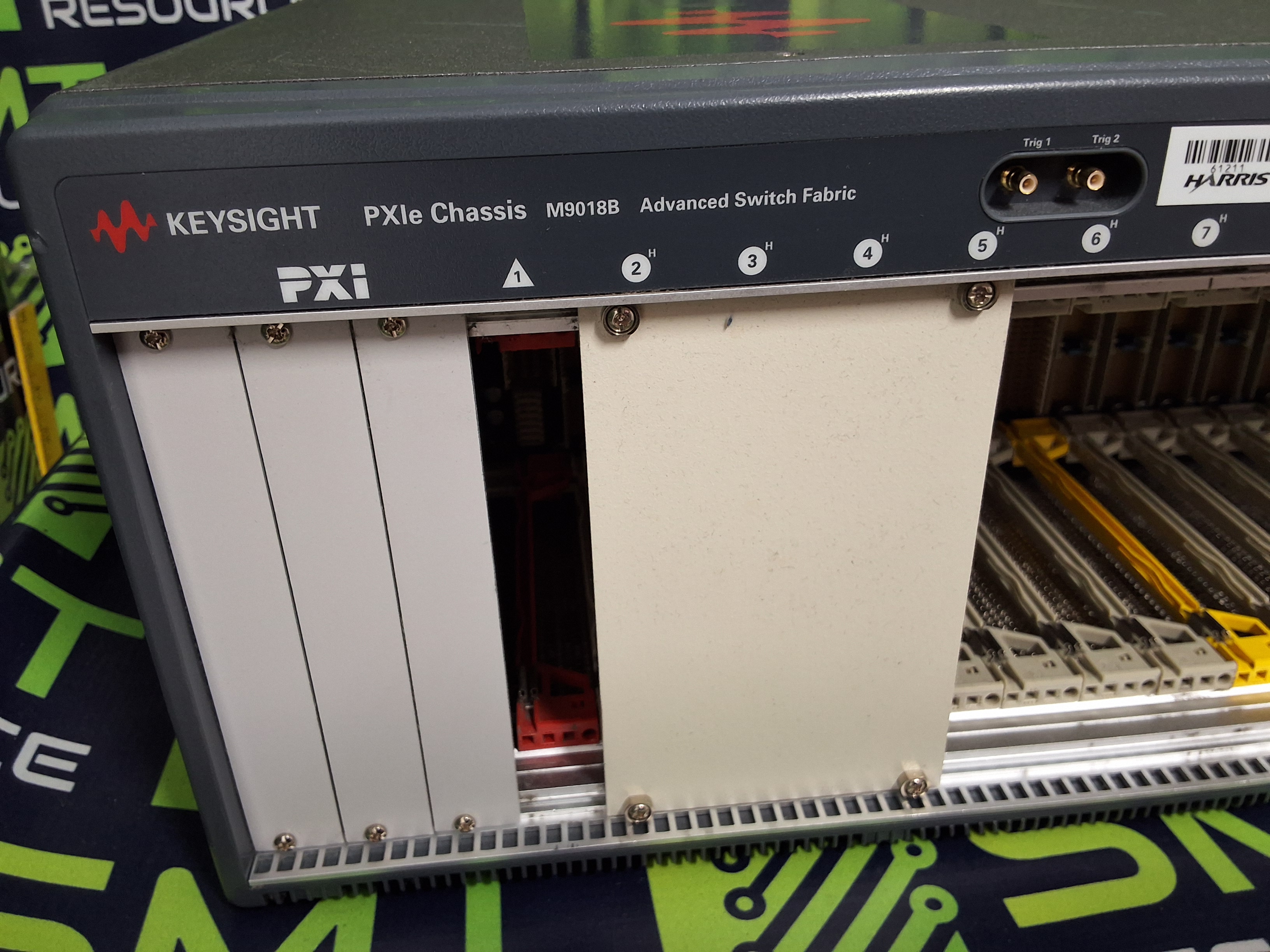 Used KEYSIGHT PXIe CHASSIS M9018B ADVANCED SWITCH FABRIC 18-SLOT 220/240V 1300W 